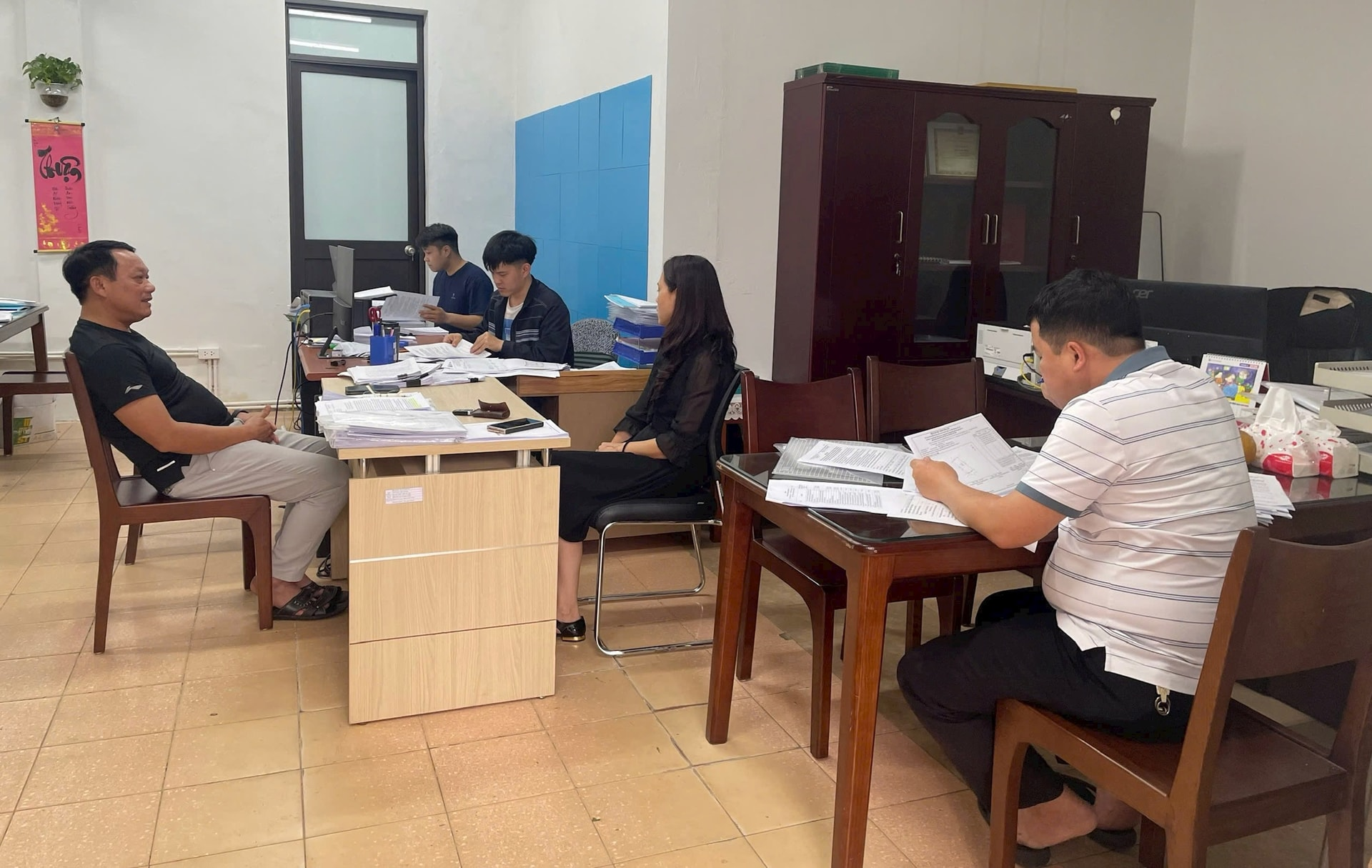 Phường Yên Hòa làm việc xuyên Tết, quyết tâm bảo đảm tiến độ dự án đường Vành đai 2.5
- Ảnh 1.