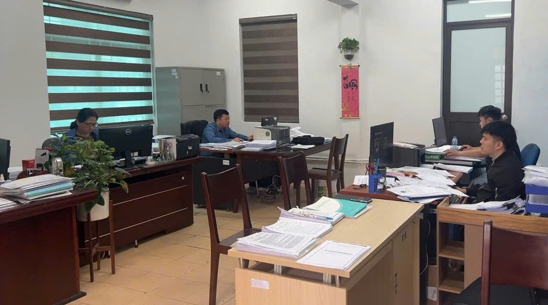 Phường Yên Hòa làm việc xuyên Tết, quyết tâm bảo đảm tiến độ dự án đường Vành đai 2.5
- Ảnh 2.