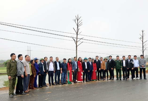 Ban quản lý dự án Đầu tư và Hạ tầng xã Xuân Mai tích cực hưởng ứng phong trào “Tết trồng cây” xuân Bính Ngọ 2026- Ảnh 3.