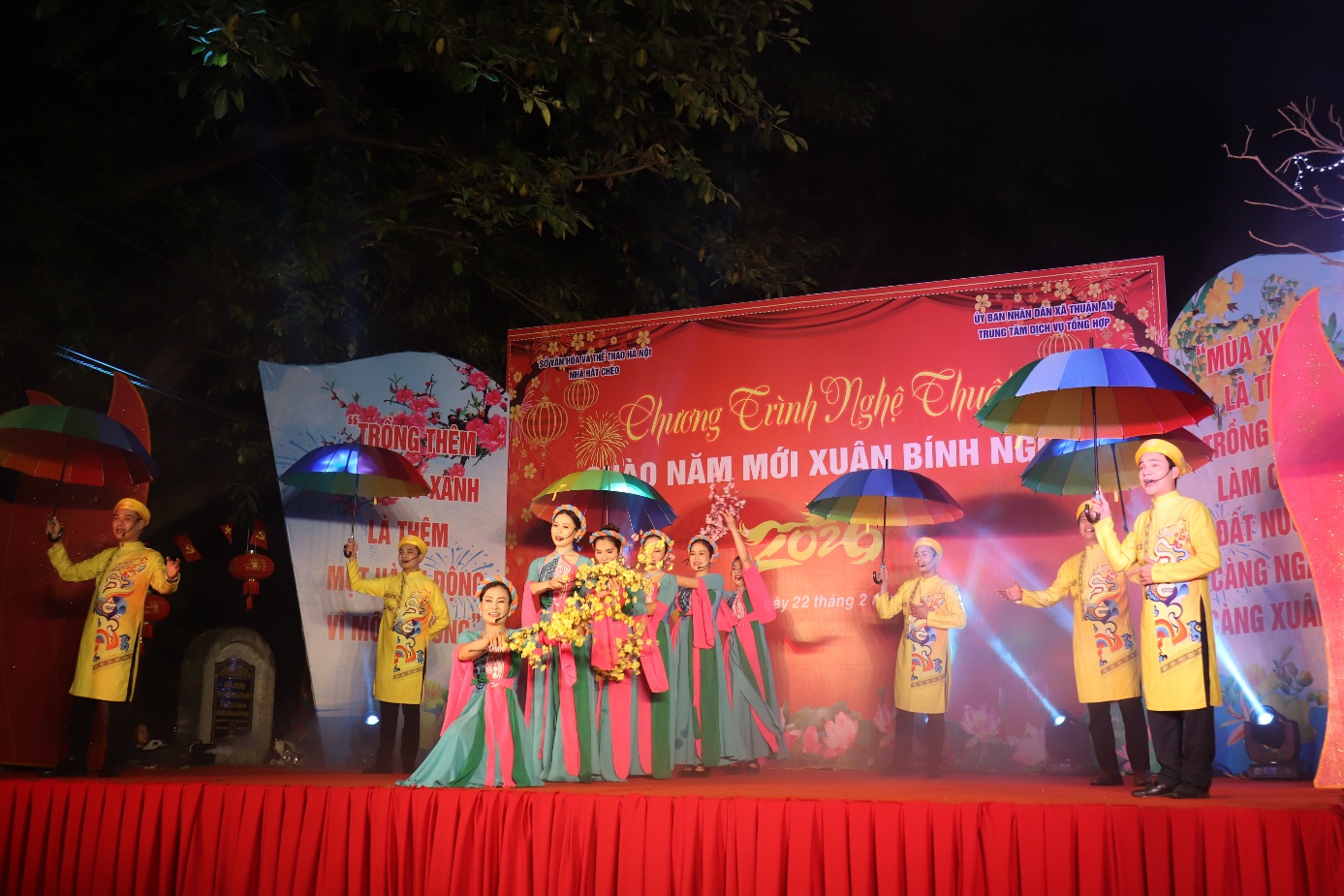 Ảnh có chứa Khiêu vũ, sự kiện, ngoài trời, lễ hội  Nội dung do AI tạo ra có thể không chính xác.