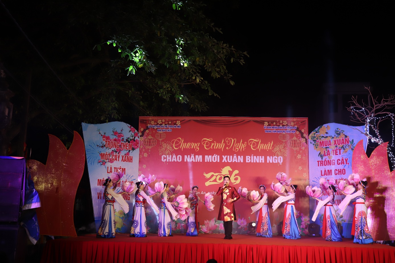 Ảnh có chứa sự kiện, Nhà hát, sân khấu, Khiêu vũ  Nội dung do AI tạo ra có thể không chính xác.