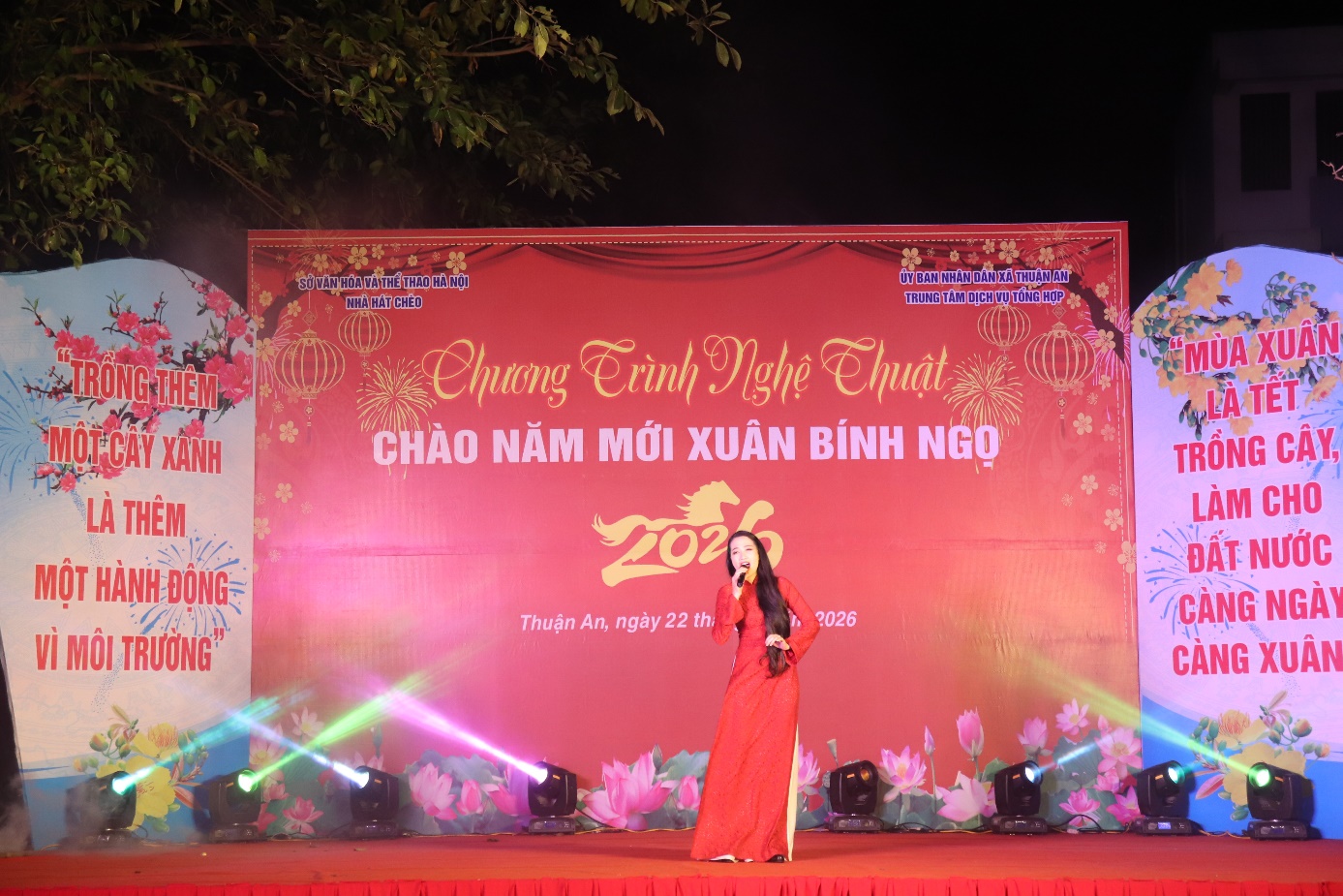 Ảnh có chứa văn bản, Đỏ tía, màu hồng, Khiêu vũ  Nội dung do AI tạo ra có thể không chính xác.