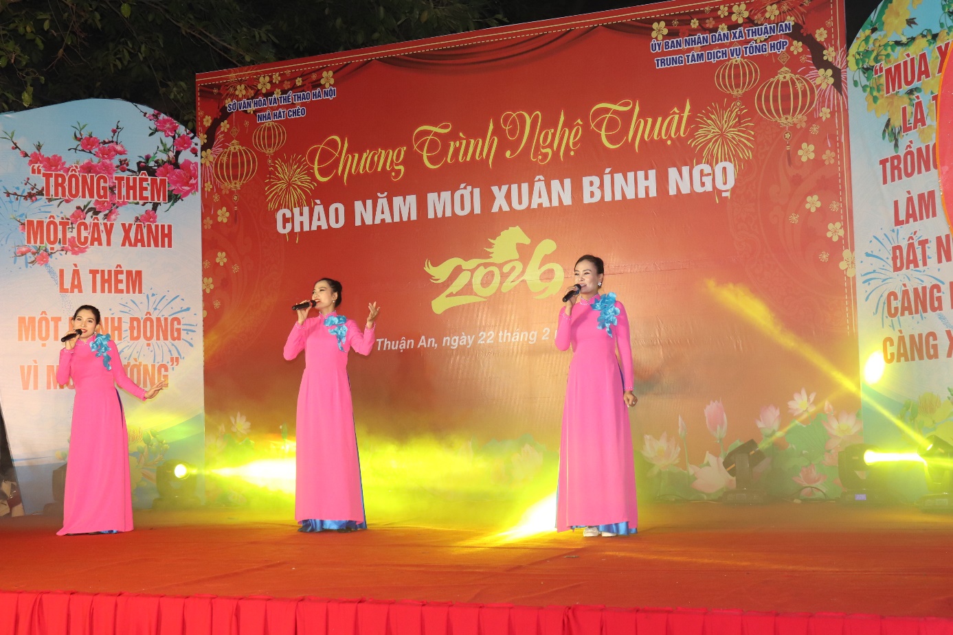 Ảnh có chứa văn bản, trang phục, Khiêu vũ, Đỏ tía  Nội dung do AI tạo ra có thể không chính xác.