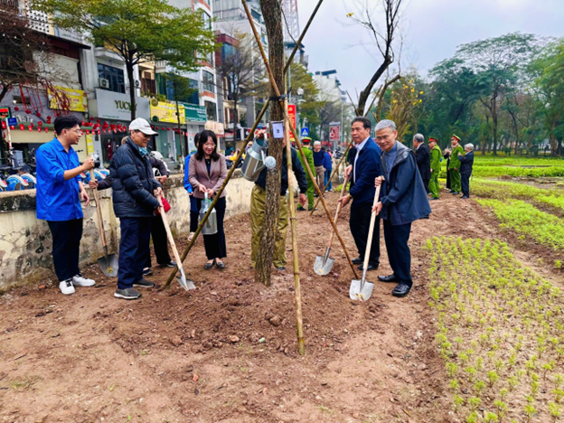 PHƯỜNG HAI BÀ TRƯNG PHÁT ĐỘNG TẾT TRỒNG CÂY- Ảnh 5.
