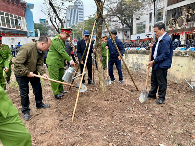 PHƯỜNG HAI BÀ TRƯNG PHÁT ĐỘNG TẾT TRỒNG CÂY- Ảnh 7.