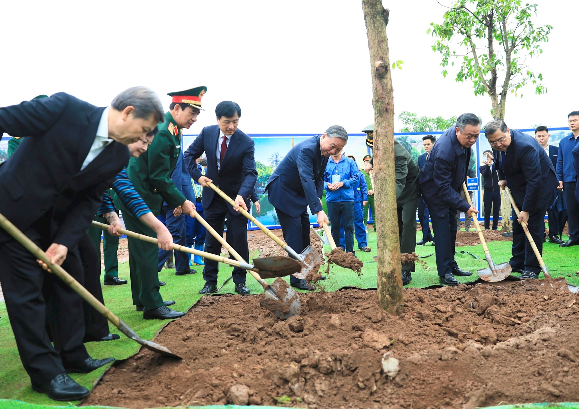 Tổng Bí thư Tô Lâm: Trồng thêm một cây xanh là gửi thêm một niềm tin vào tương lai- Ảnh 4.