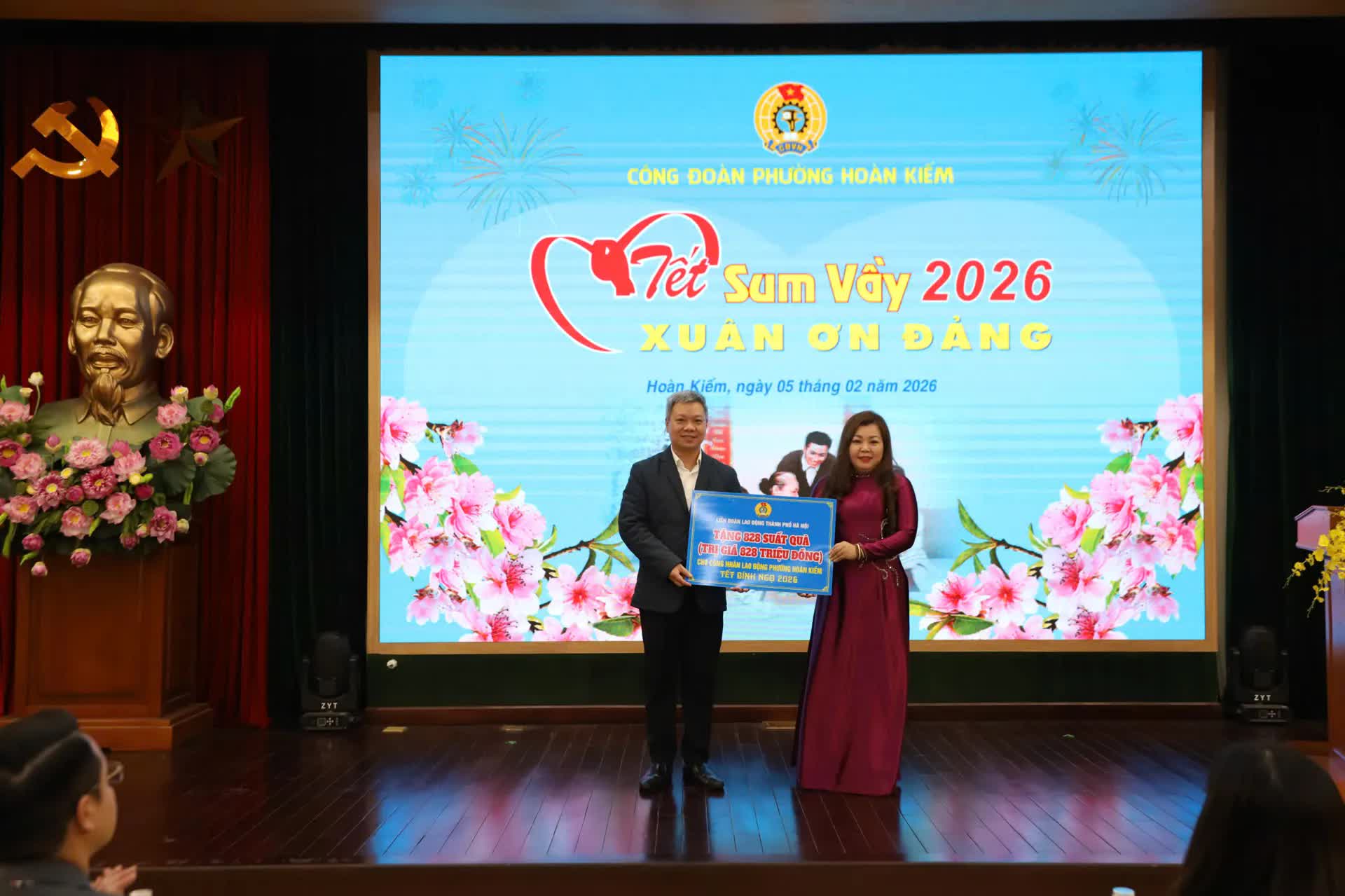 Phường Hoàn Kiếm: Ấm áp “Tết sum vầy - Xuân ơn Đảng” dịp Tết Bính Ngọ 2026- Ảnh 3.