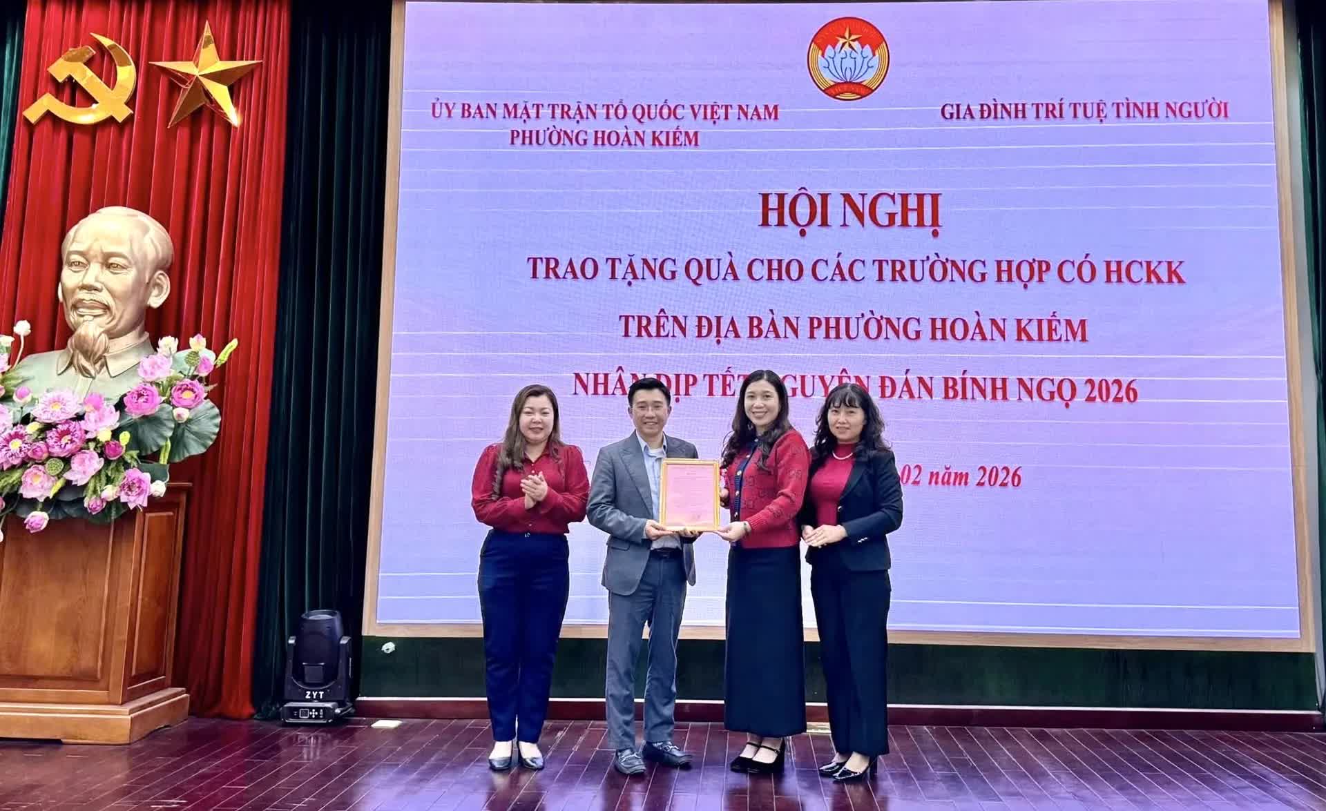 Phường Hoàn Kiếm: Chăm lo Tết Nguyên đán Bính Ngọ 2026, không để ai bị bỏ lại phía sau- Ảnh 2.