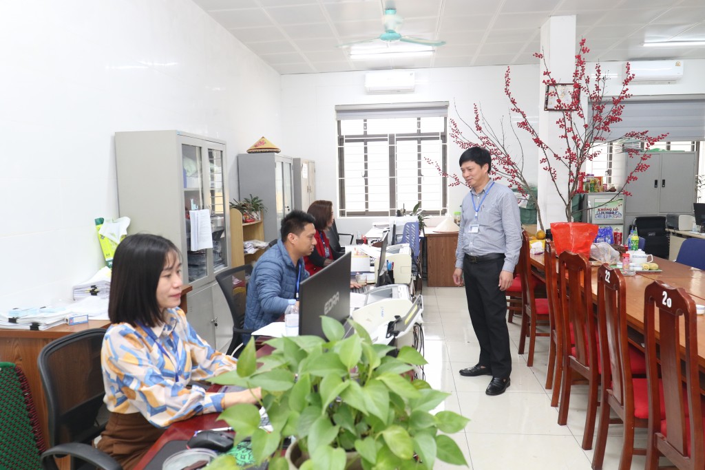 UBND xã Hồng Vân khẩn trương, quyết liệt trong công tác từ những ngày đầu năm mới Bính Ngọ- Ảnh 1.