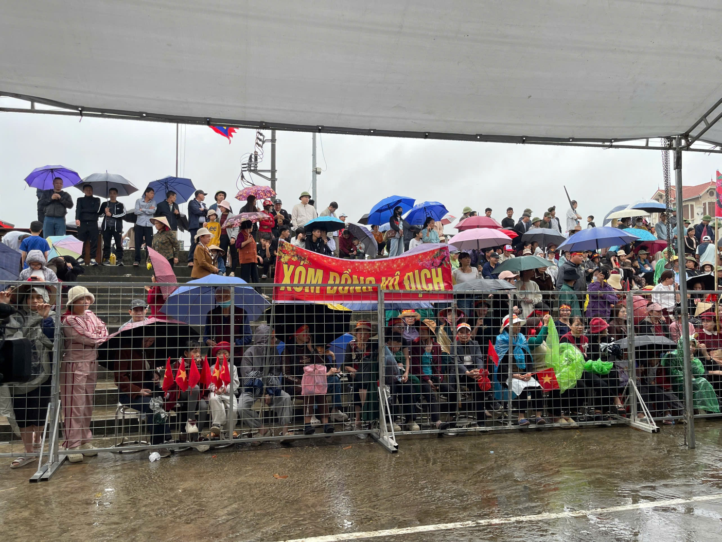 Ban quản lý di tích Đình Thôn Trung xã Ô Diên tổ chức Giải kéo co chào mừng Lễ hội và Xuân Bính Ngọ 2026- Ảnh 2.