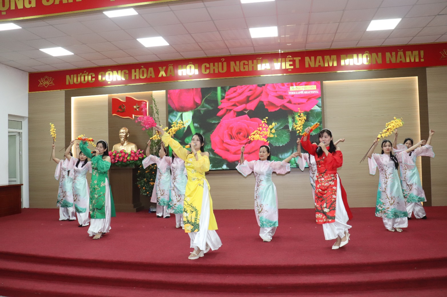 Đảng ủy- HĐND- UBND- Ủy ban MTTQ Việt Nam xã tổ chức gặp mặt, triển khai nhiệm vụ trọng tâm năm 2026- Ảnh 4.