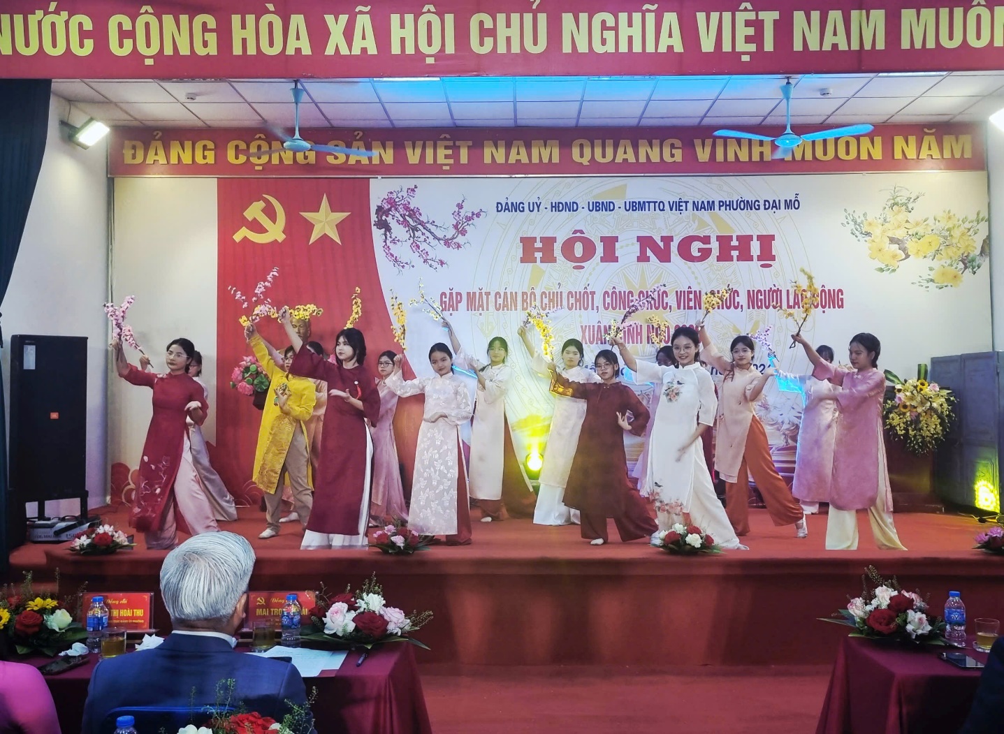 ĐỒNG TÂM - ĐỒNG SỨC - ĐỒNG LÒNG: CÁN BỘ VÀ NHÂN DÂN PHƯỜNG ĐẠI MỖ QUYẾT TÂM HOÀN THÀNH XUẤT SẮC NHIỆM VỤ CHÍNH TRỊ NĂM 2026- Ảnh 3.