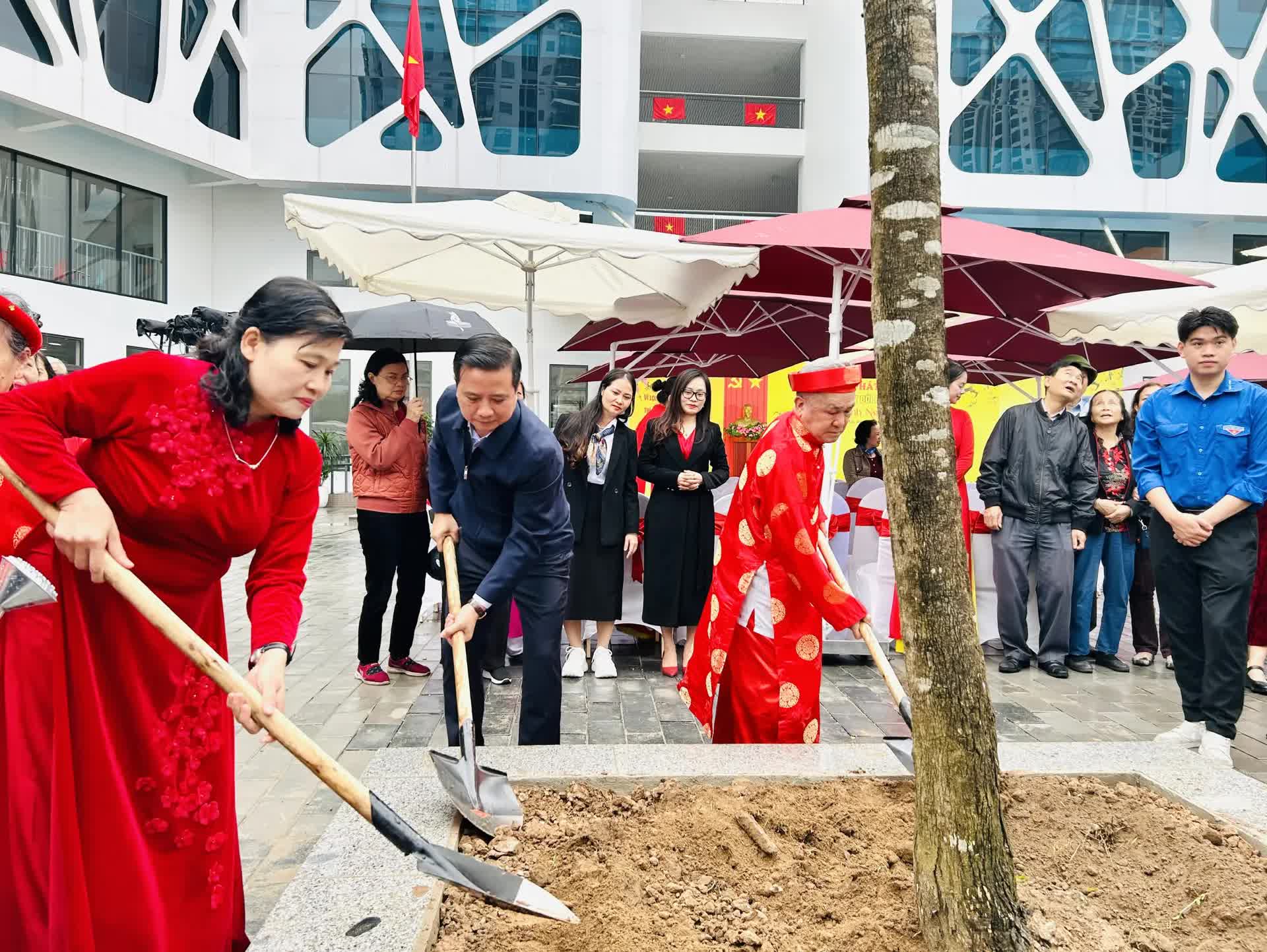 Phường Hoàng Mai trồng cây xanh vì một đô thị bền vững và đáng sống- Ảnh 2.