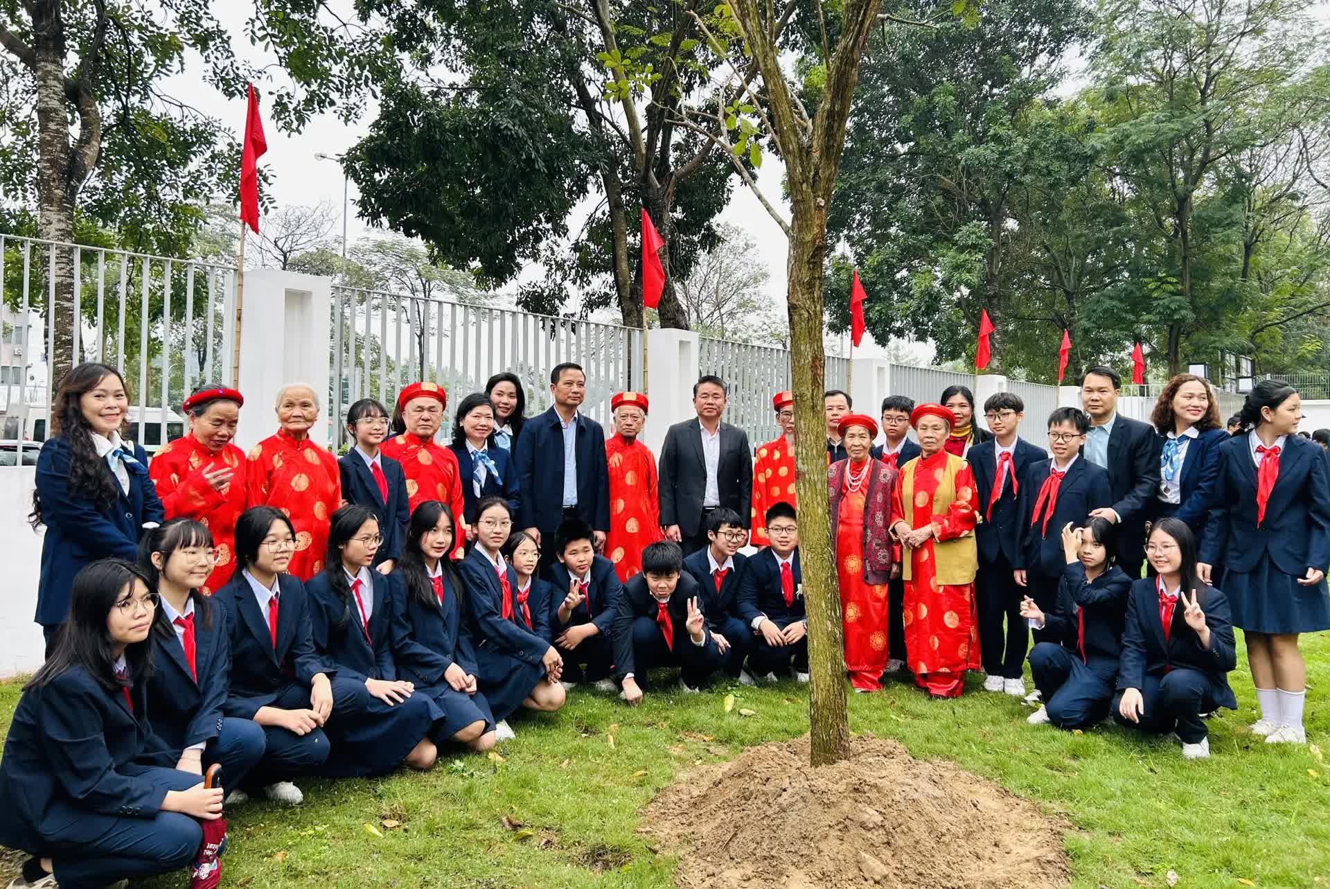 Phường Hoàng Mai trồng cây xanh vì một đô thị bền vững và đáng sống- Ảnh 5.