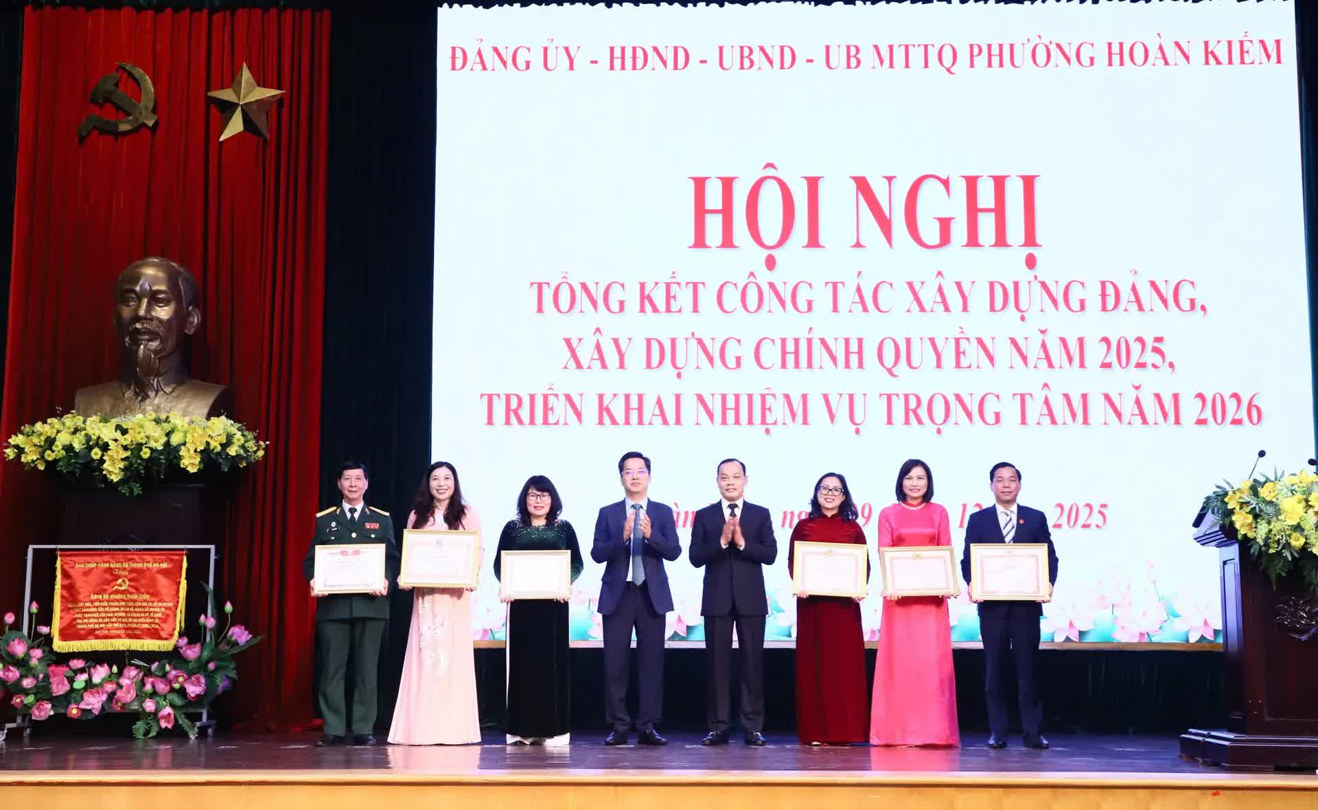 Phường Hoàn Kiếm tổng kết công tác năm 2025, triển khai nhiệm vụ trọng tâm năm 2026- Ảnh 2.