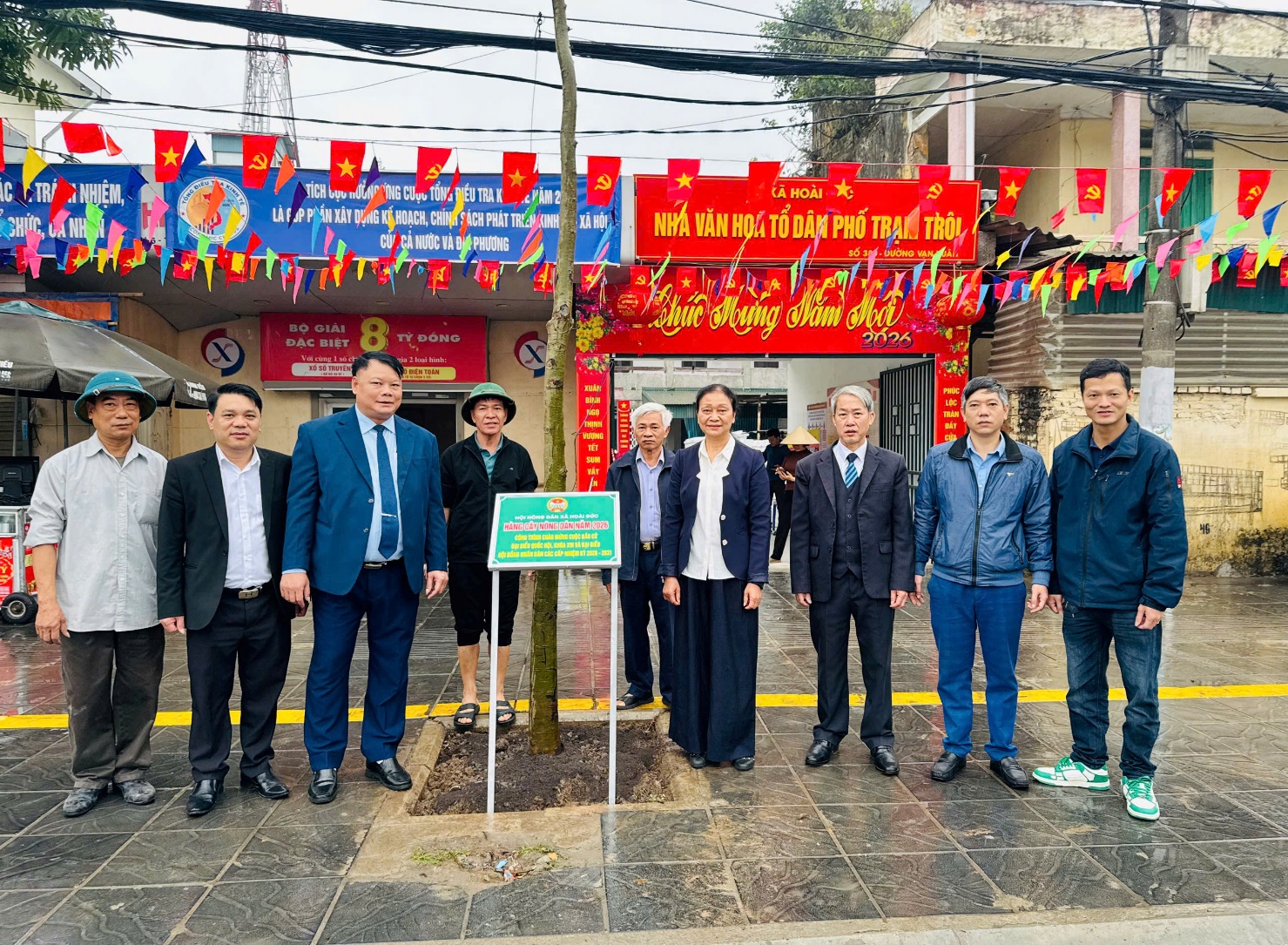 Hội Nông dân xã Hoài Đức hưởng ứng Tết trồng cây Xuân Bính Ngọ 2026 và gắn biển công trình chào mừng bầu cử đại biểu Quốc hội khóa XVI và đại biểu HĐND các cấp, nhiệm kỳ 2026 - 2031 tại Tổ dân phố Trạm Trôi.- Ảnh 4.