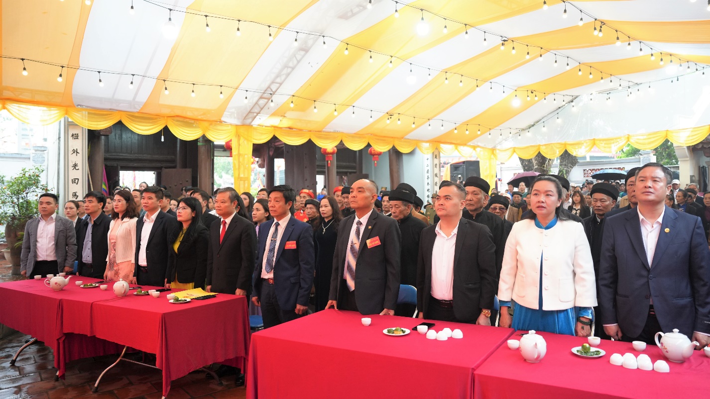 A group of people standing in a tent  AI-generated content may be incorrect.