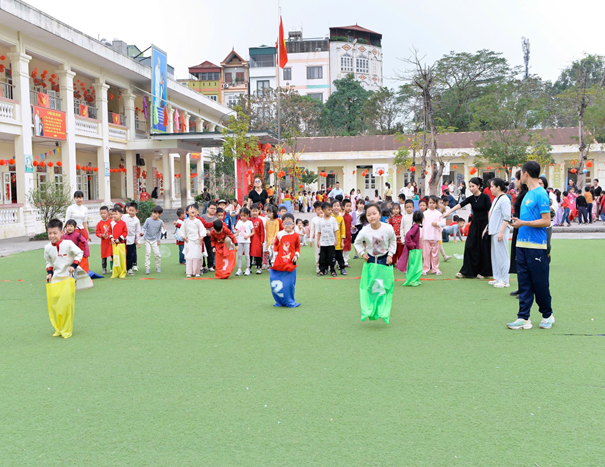 Trường Tiểu học Yên Sở tưng bừng tổ chức các hoạt động chào Tết Bính Ngọ 2026 
- Ảnh 11.