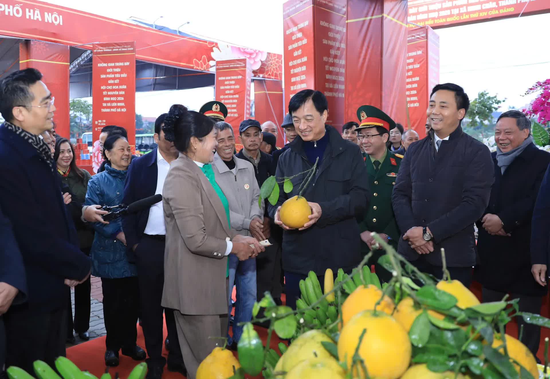 Bí thư Thành ủy Hà Nội Nguyễn Duy Ngọc: kiến tạo không gian phát triển mới cho xã Minh Châu- Ảnh 2.