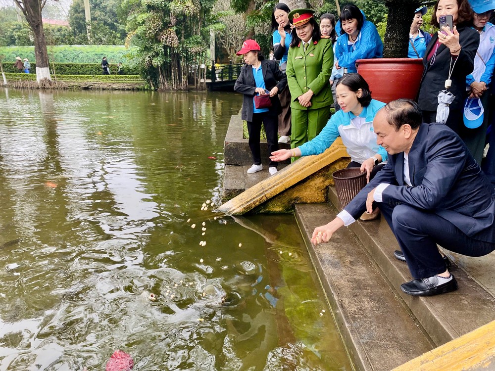 Hội LHPN phường Tây Hồ báo công dâng Bác, hưởng ứng Tết trồng cây “Phụ nữ Tây Hồ đời đời nhớ ơn Bác Hồ”- Ảnh 6.