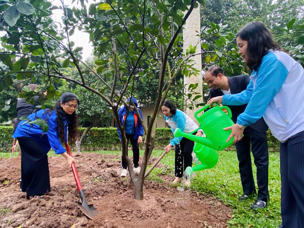 Hội LHPN phường Tây Hồ báo công dâng Bác, hưởng ứng Tết trồng cây “Phụ nữ Tây Hồ đời đời nhớ ơn Bác Hồ”- Ảnh 8.