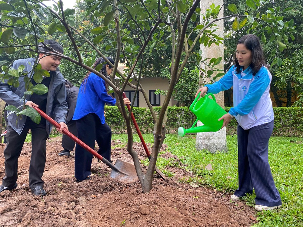 Hội LHPN phường Tây Hồ báo công dâng Bác, hưởng ứng Tết trồng cây “Phụ nữ Tây Hồ đời đời nhớ ơn Bác Hồ”- Ảnh 9.