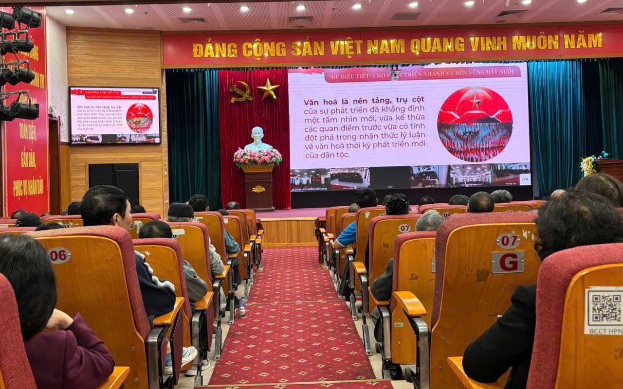 Đảng ủy phường Việt Hưng  tổ chức học tập, quán triệt Nghị quyết số 79-NQ/TW và 80 – NQ/TW theo hình thức trực tuyến.