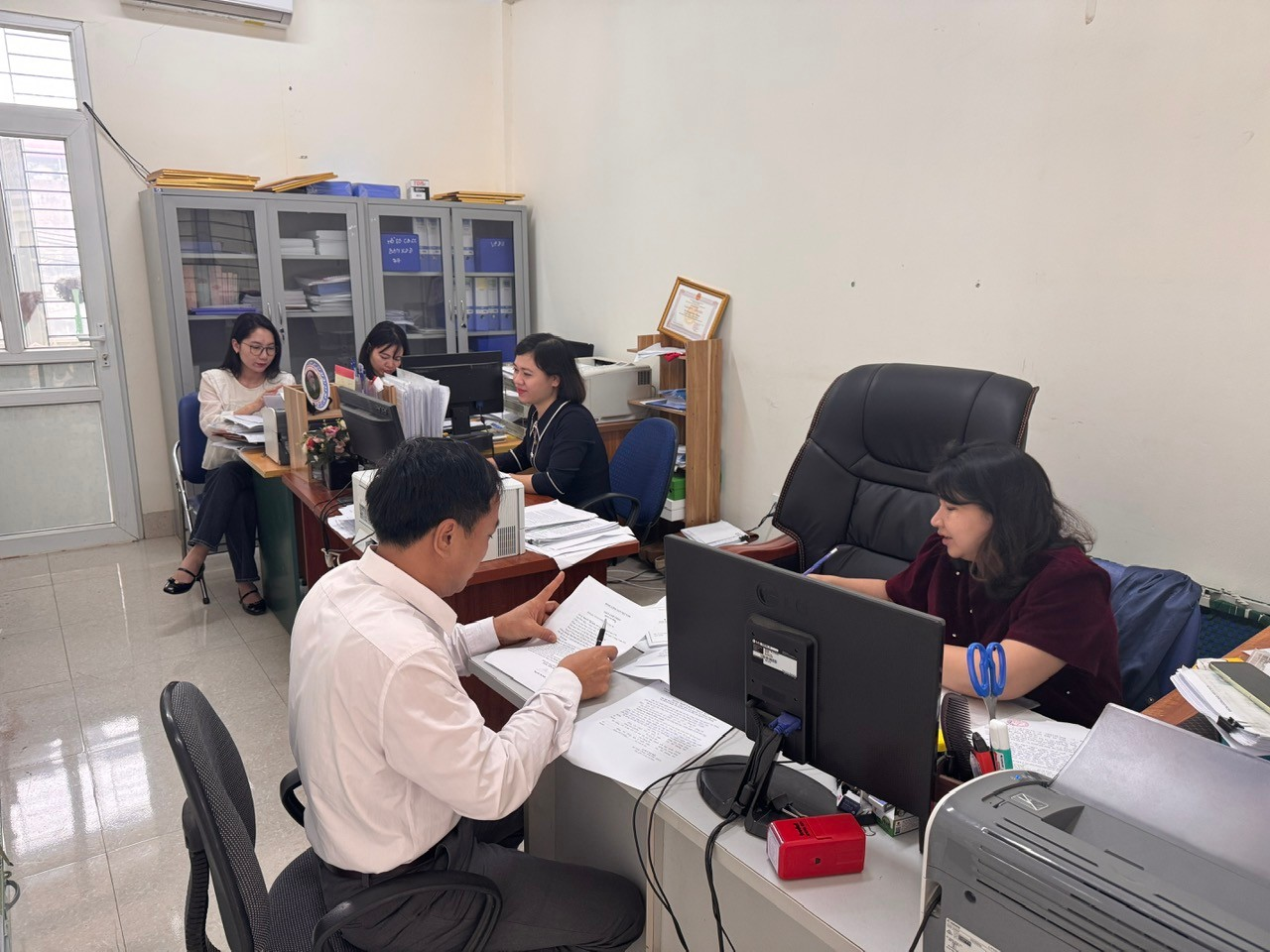 Hồng Sơn bắt tay ngay vào công việc, đảm bảo liên tục thông suốt từ những ngày đầu năm- Ảnh 2.