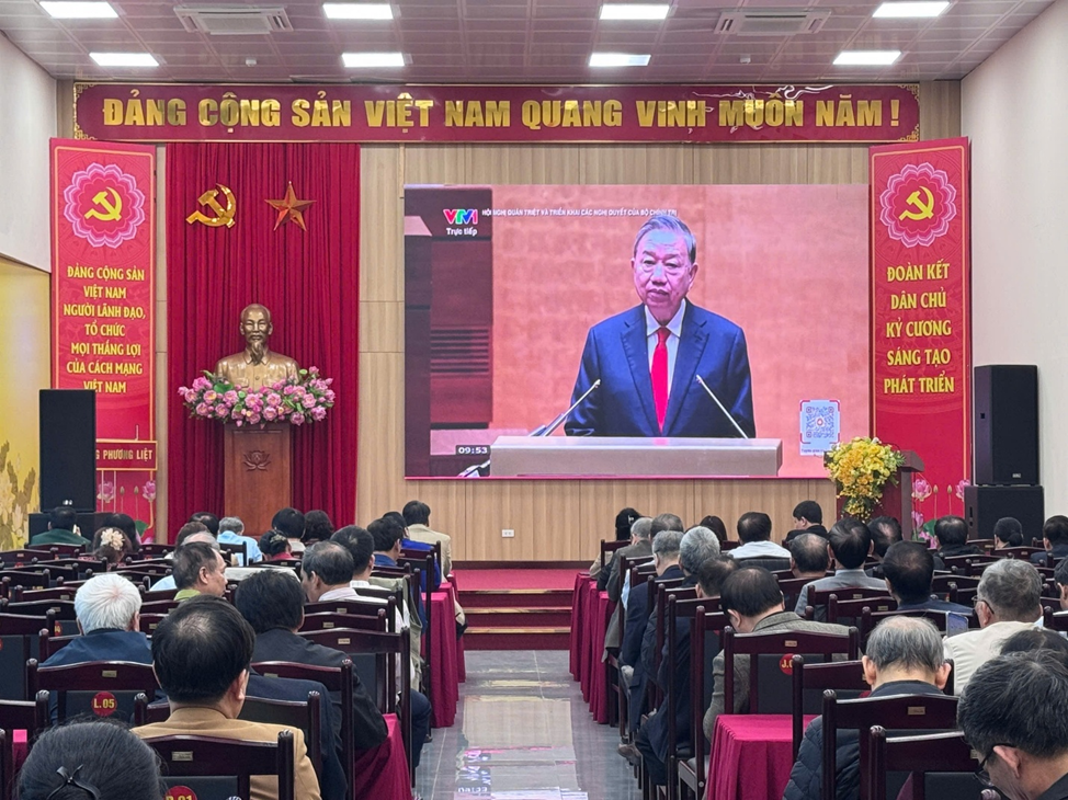 Phương Liệt tham dự Hội nghị toàn quốc nghiên cứu, học tập, quán triệt và triển khai thực hiện Nghị quyết số 79, 80 của Bộ Chính trị và triển khai Kế của Thành ủy về thực hiện Nghị quyết Đại hội đại biểu toàn quốc lần thứ XIV của- Ảnh 1.