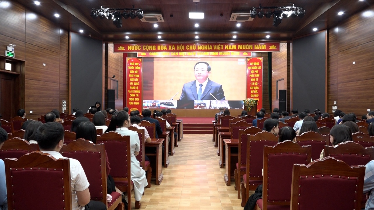 C:\Users\NOVATECHPC\Desktop\BKAVQVA\HOC NGHI QUYET\Sequence 01.00_01_18_16.Still008.jpg