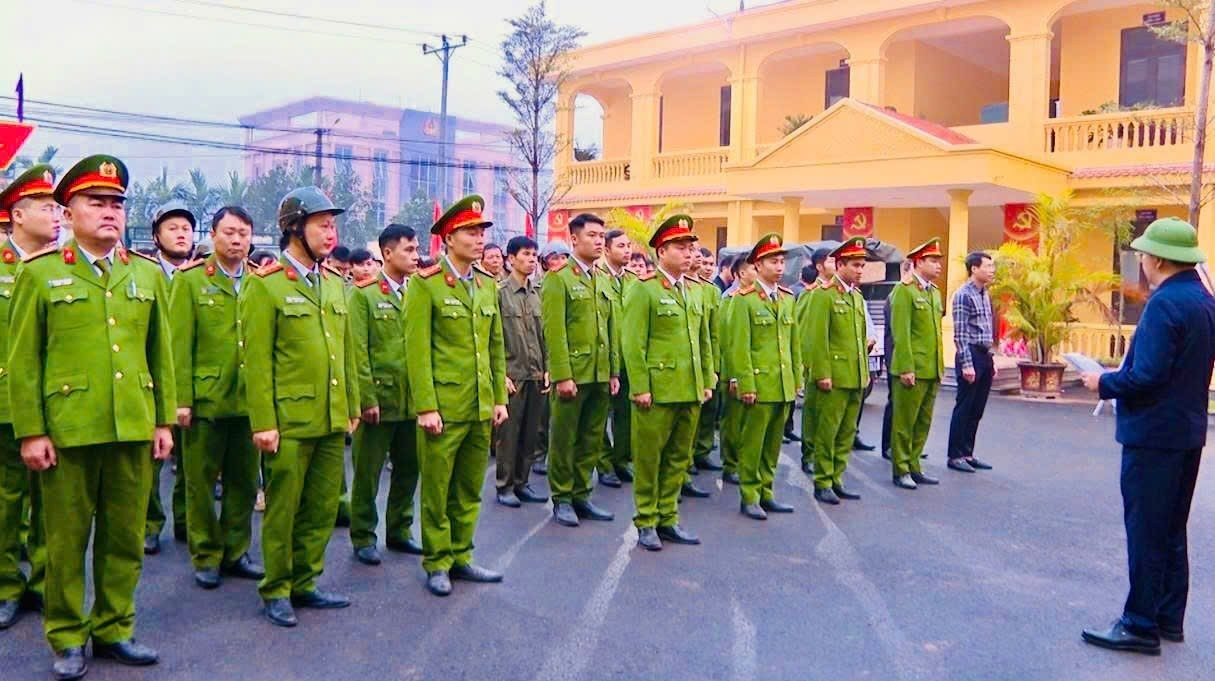 Xã Hát Môn tăng cường phạt nguội qua camera, giữ gìn môi trường sạch, đẹp- Ảnh 1.