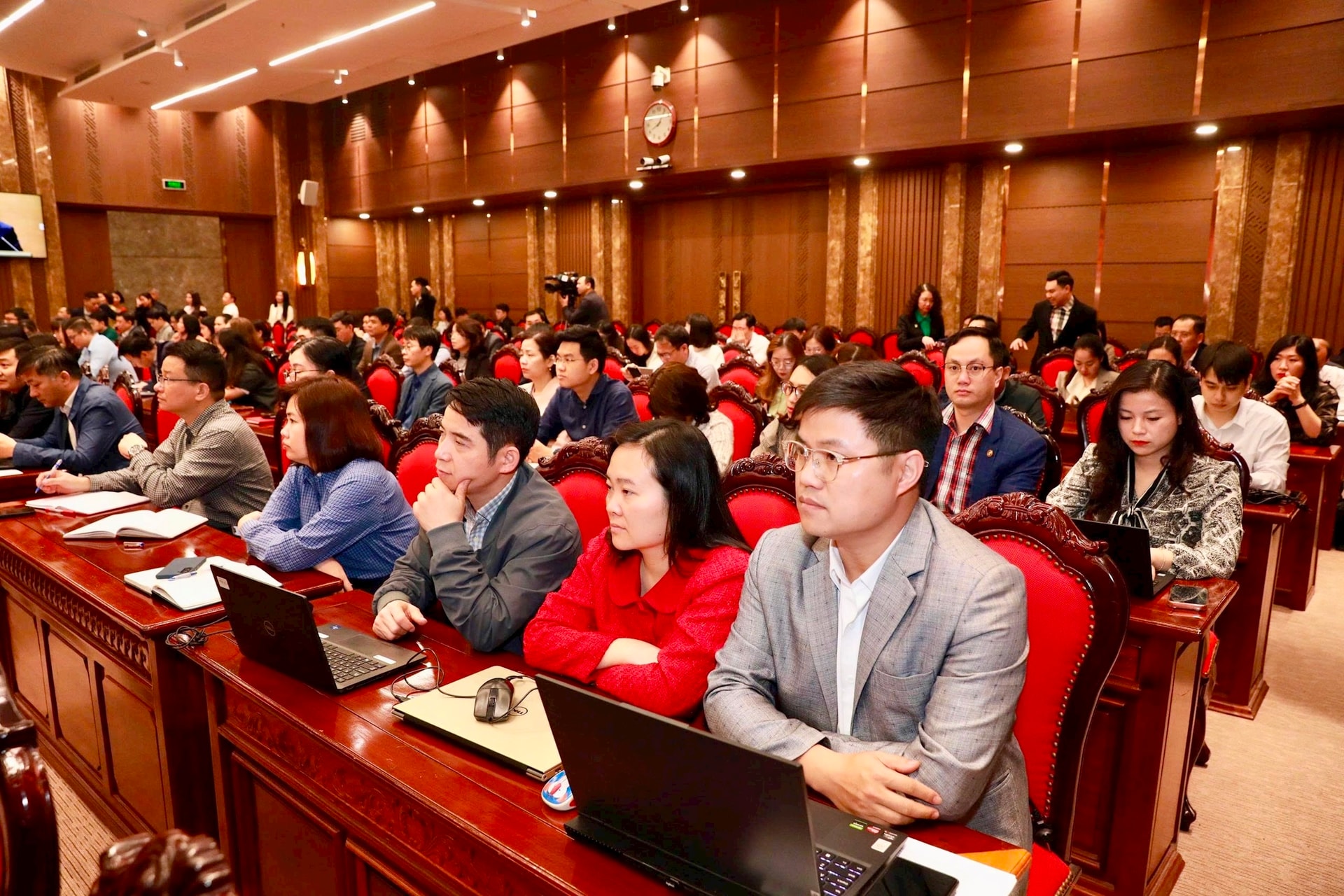 Thành ủy Hà Nội đã tổ chức Hội nghị quán triệt, triển khai Chương trình hành động của Ban Thường vụ Thành ủy Hà Nội thực hiện các nghị quyết chiến lược của Bộ Chính trị.- Ảnh 6.