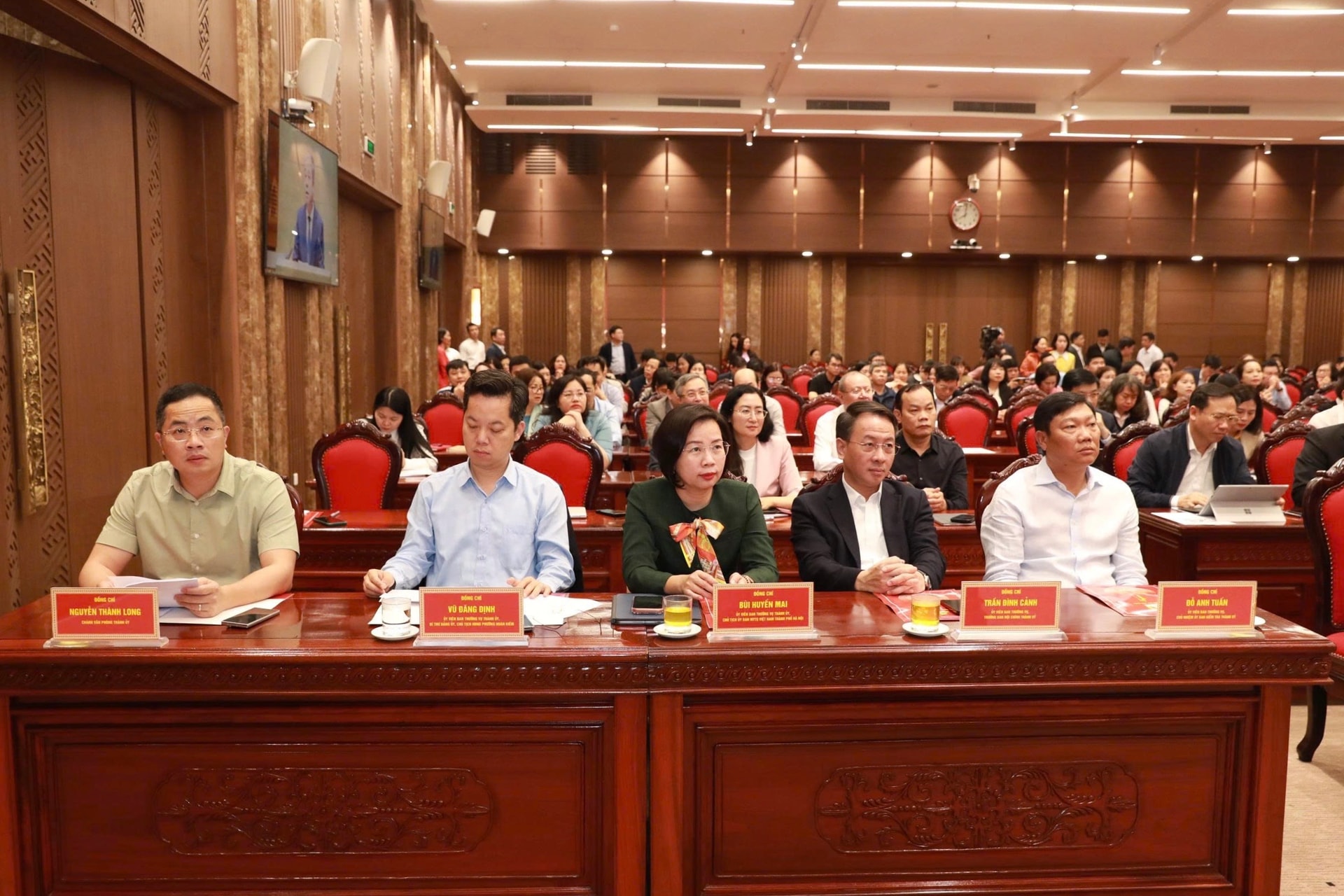 Thành ủy Hà Nội đã tổ chức Hội nghị quán triệt, triển khai Chương trình hành động của Ban Thường vụ Thành ủy Hà Nội thực hiện các nghị quyết chiến lược của Bộ Chính trị.- Ảnh 4.