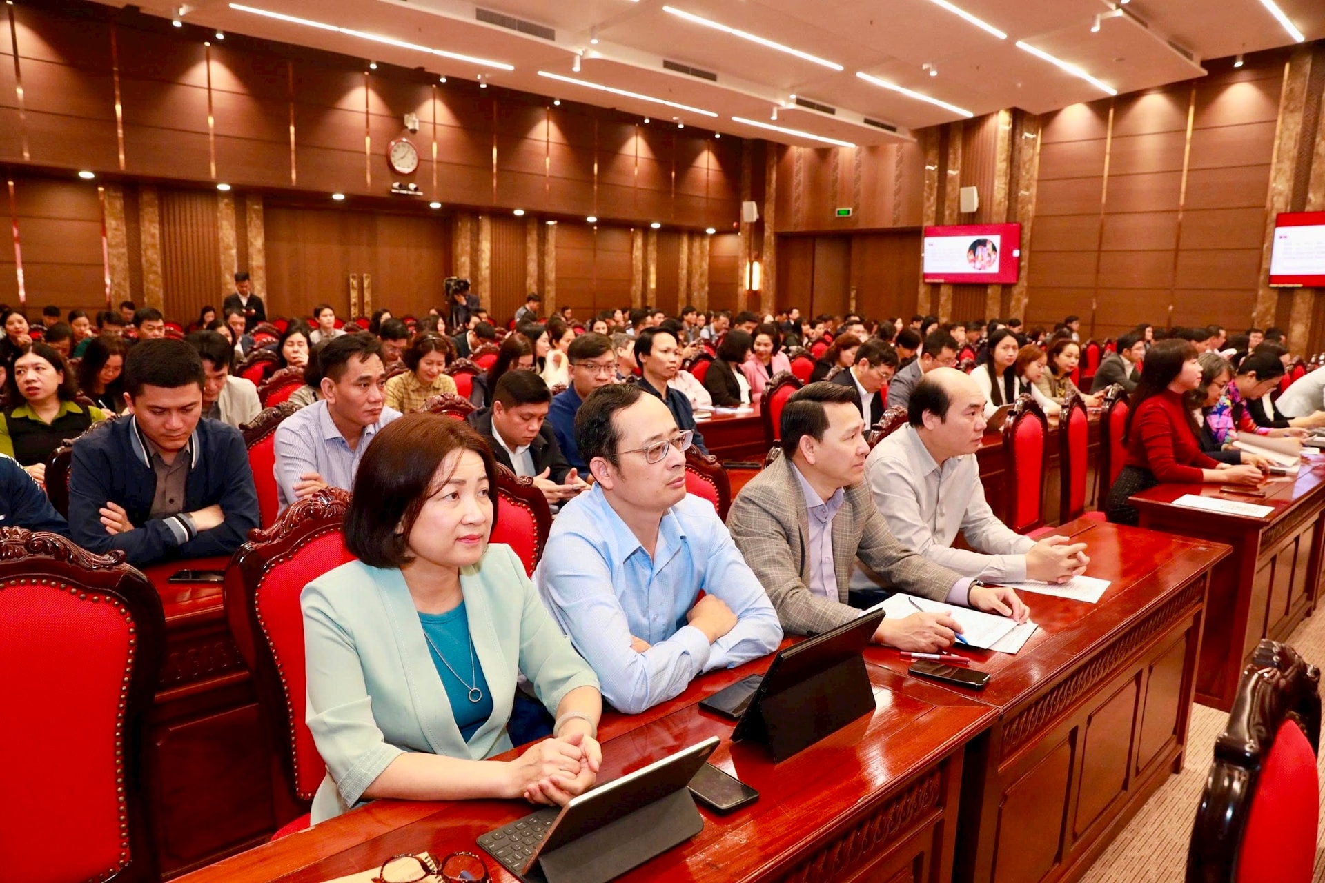 Thành ủy Hà Nội đã tổ chức Hội nghị quán triệt, triển khai Chương trình hành động của Ban Thường vụ Thành ủy Hà Nội thực hiện các nghị quyết chiến lược của Bộ Chính trị- Ảnh 4.