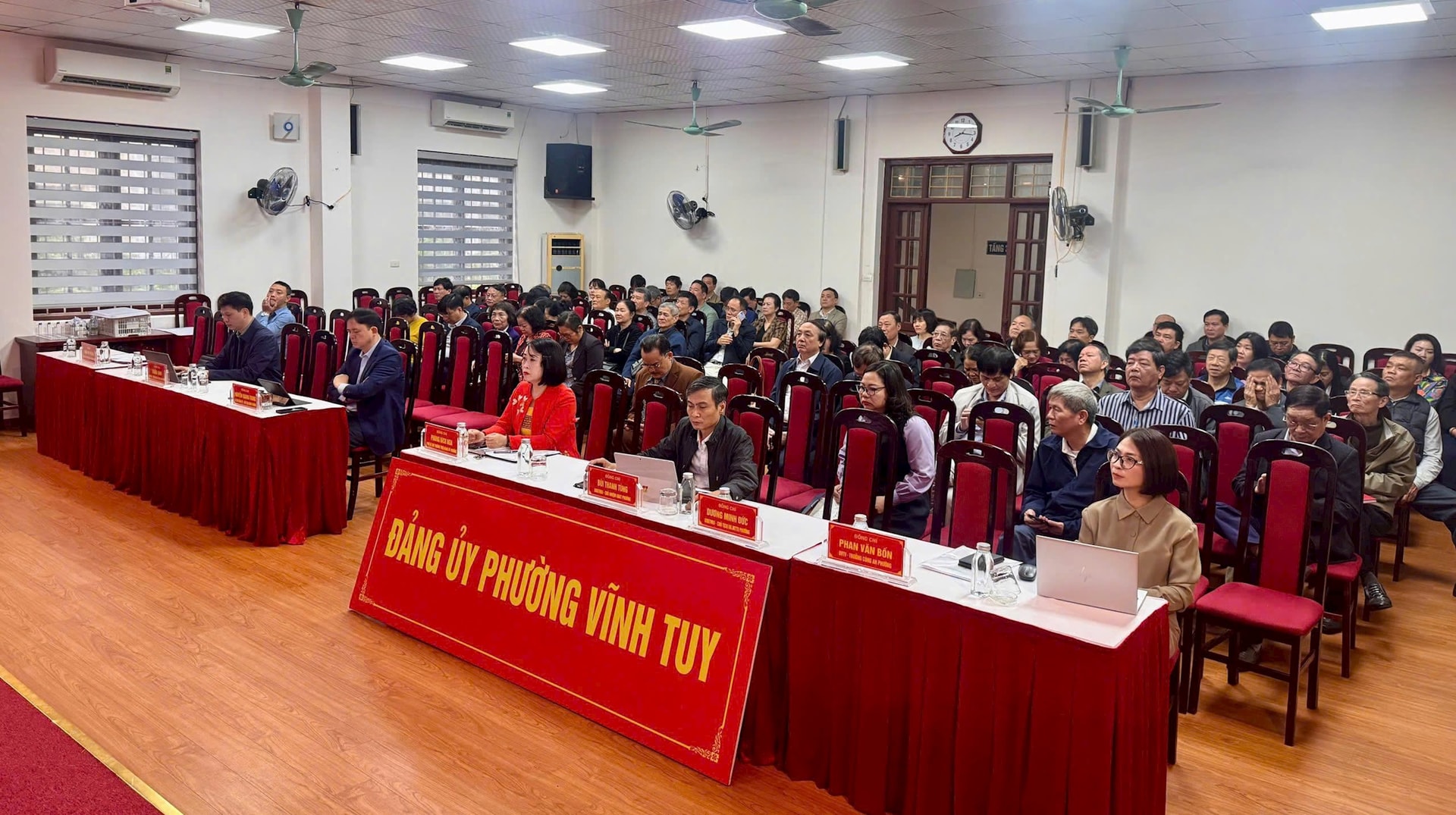 Bí thư Thành ủy Nguyễn Duy Ngọc: Hà Nội tiên phong, gương mẫu thực hiện hiệu quả các nghị quyết chiến lược của Bộ Chính trị- Ảnh 5.