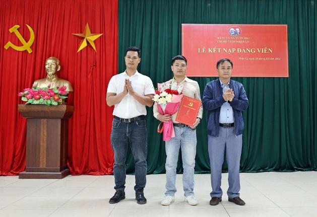 C:\Users\Admin\Desktop\kt nap dang nhan ly\3 nhan ly.JPG