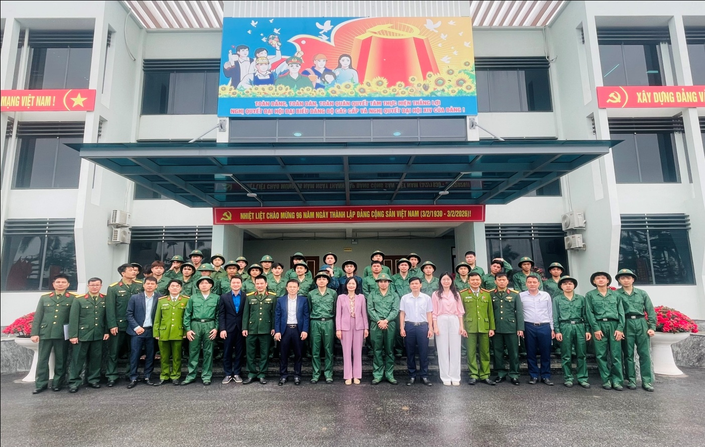 D:\TT VH TT & TT\ảnh\QS1.jpg