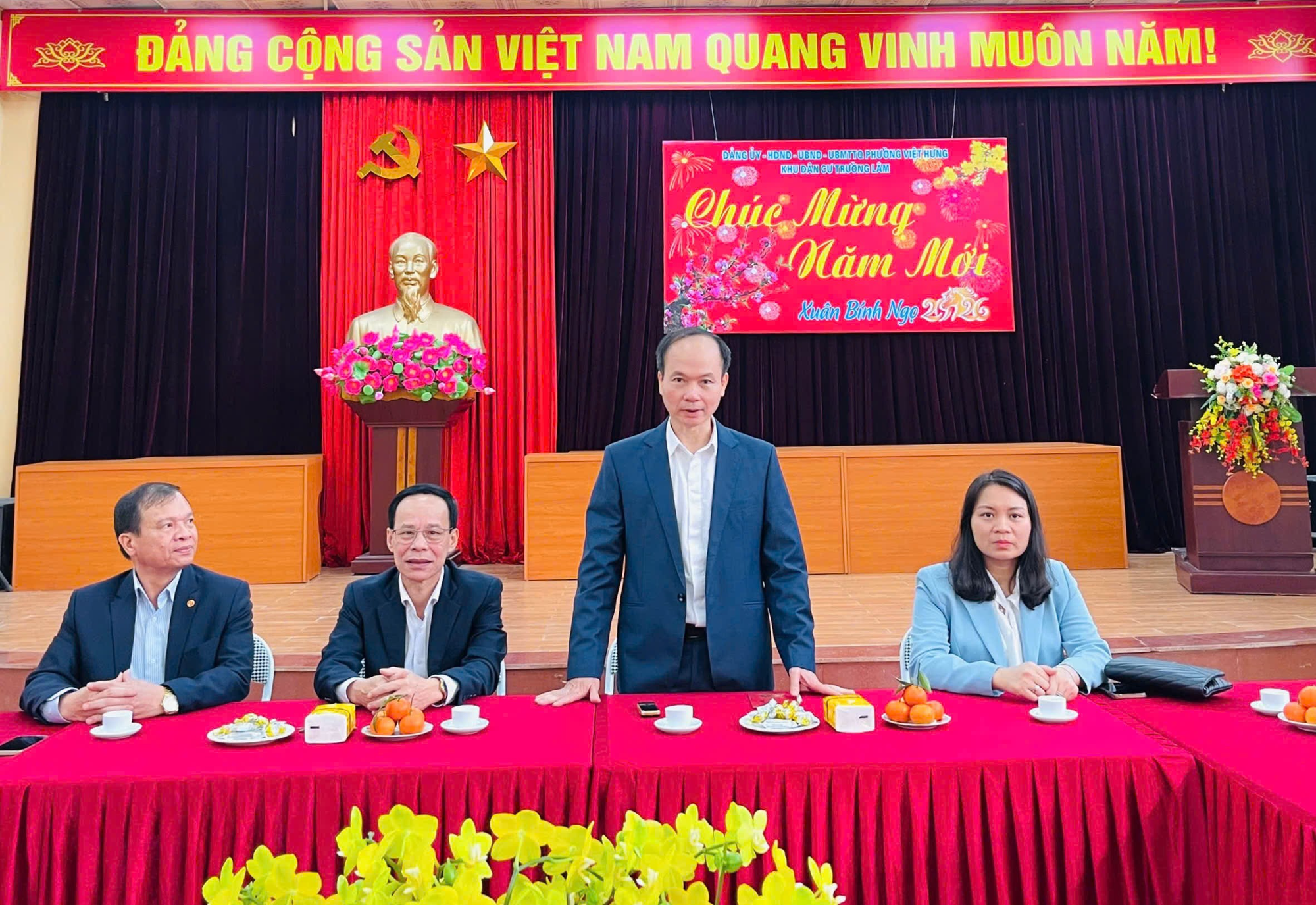Lãnh đạo phường Việt Hưng thăm, kiểm tra, chúc tết tại 34 khu vực bỏ phiếu- Ảnh 1.