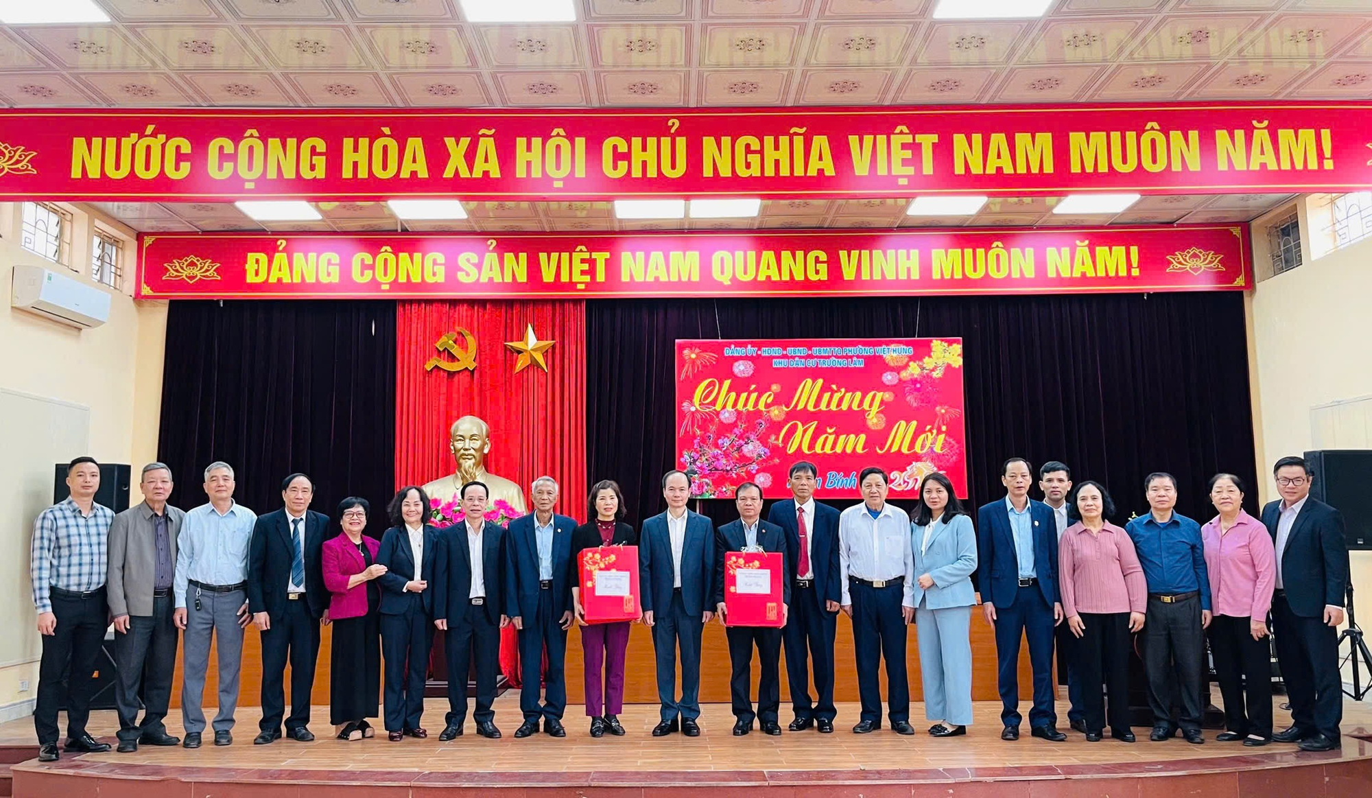 Lãnh đạo phường Việt Hưng thăm, kiểm tra, chúc tết tại 34 khu vực bỏ phiếu- Ảnh 2.