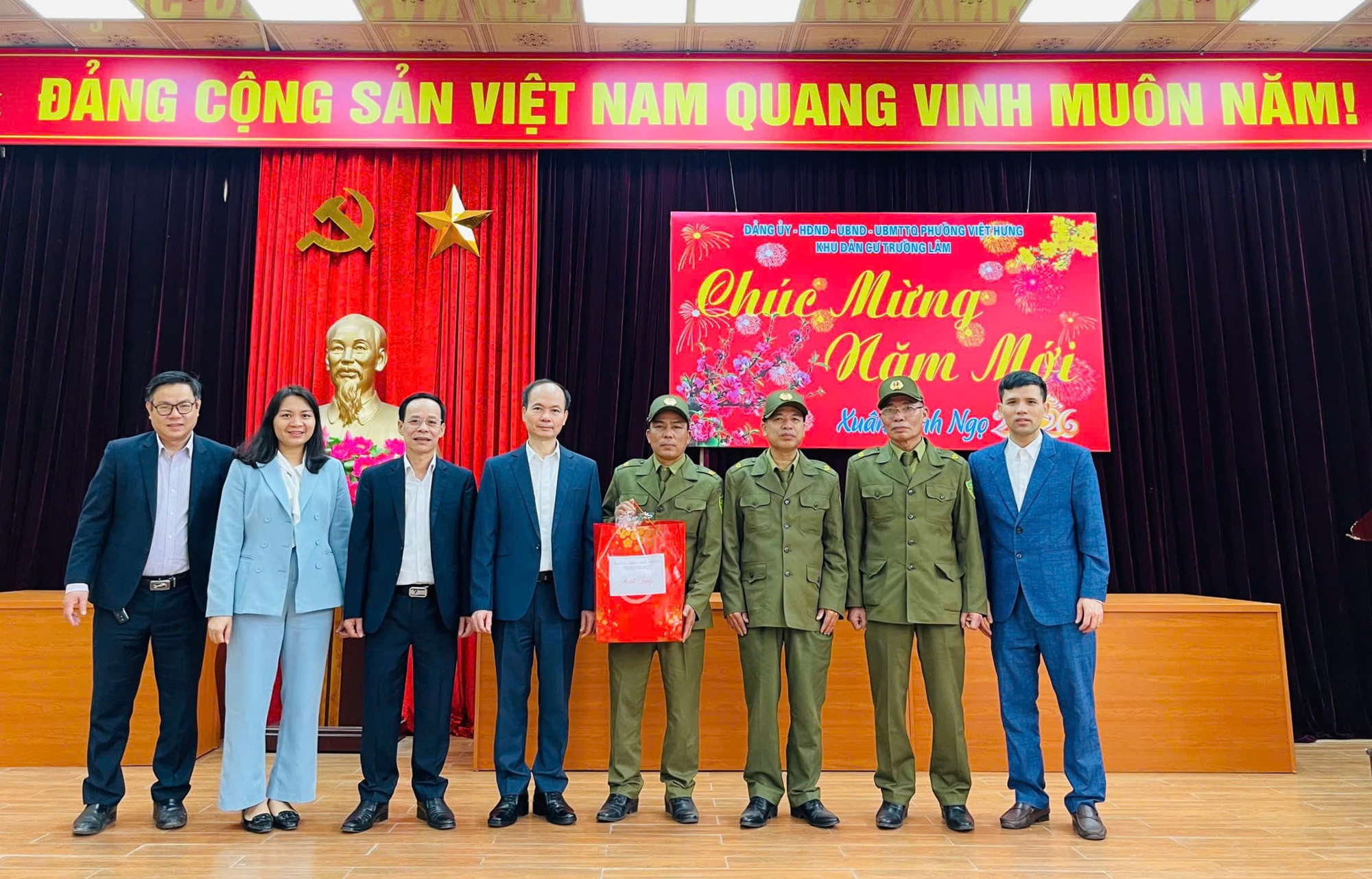 Lãnh đạo phường Việt Hưng thăm, kiểm tra, chúc tết tại 34 khu vực bỏ phiếu- Ảnh 3.