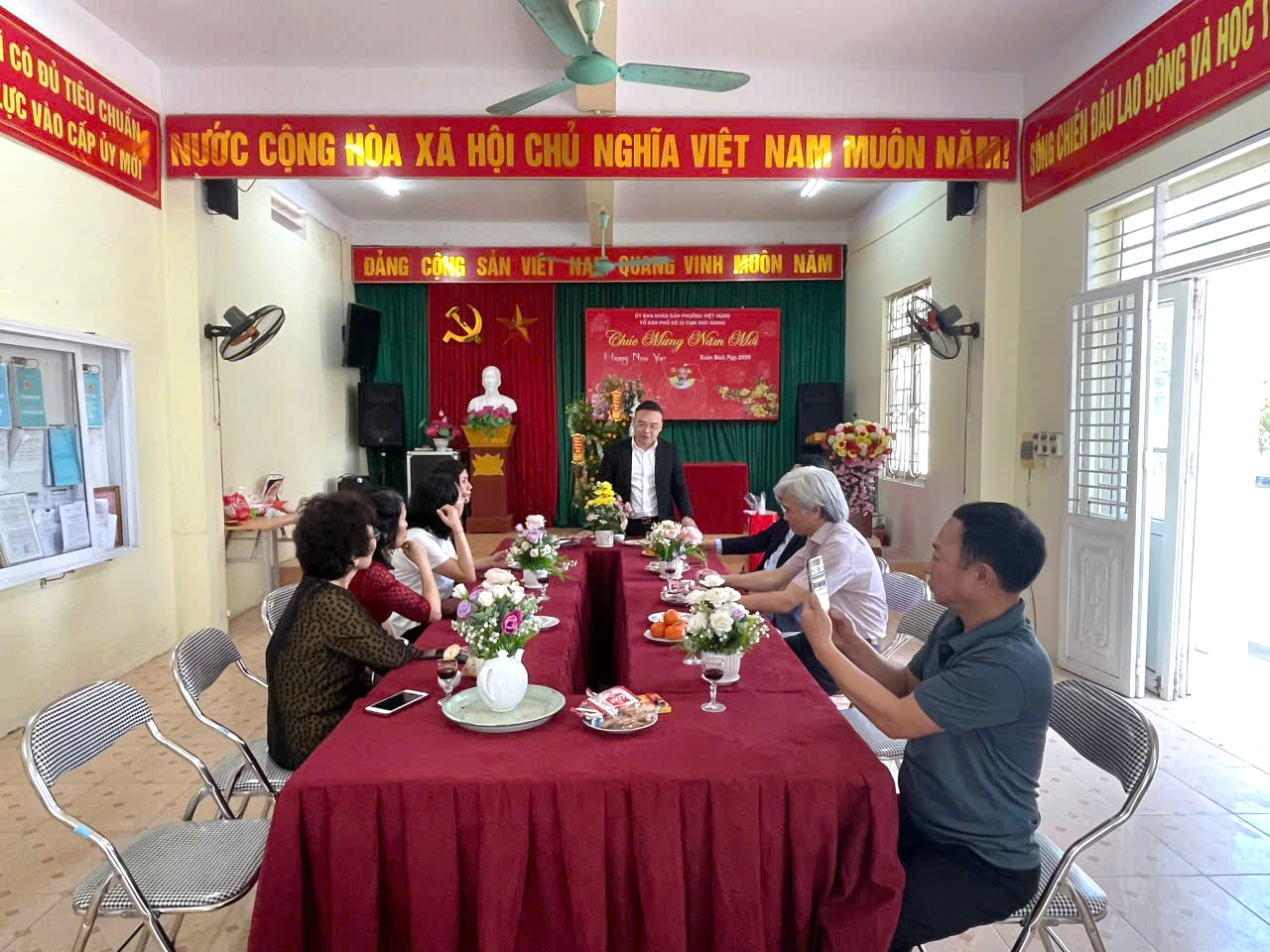 Lãnh đạo phường Việt Hưng thăm, kiểm tra, chúc tết tại 34 khu vực bỏ phiếu- Ảnh 4.