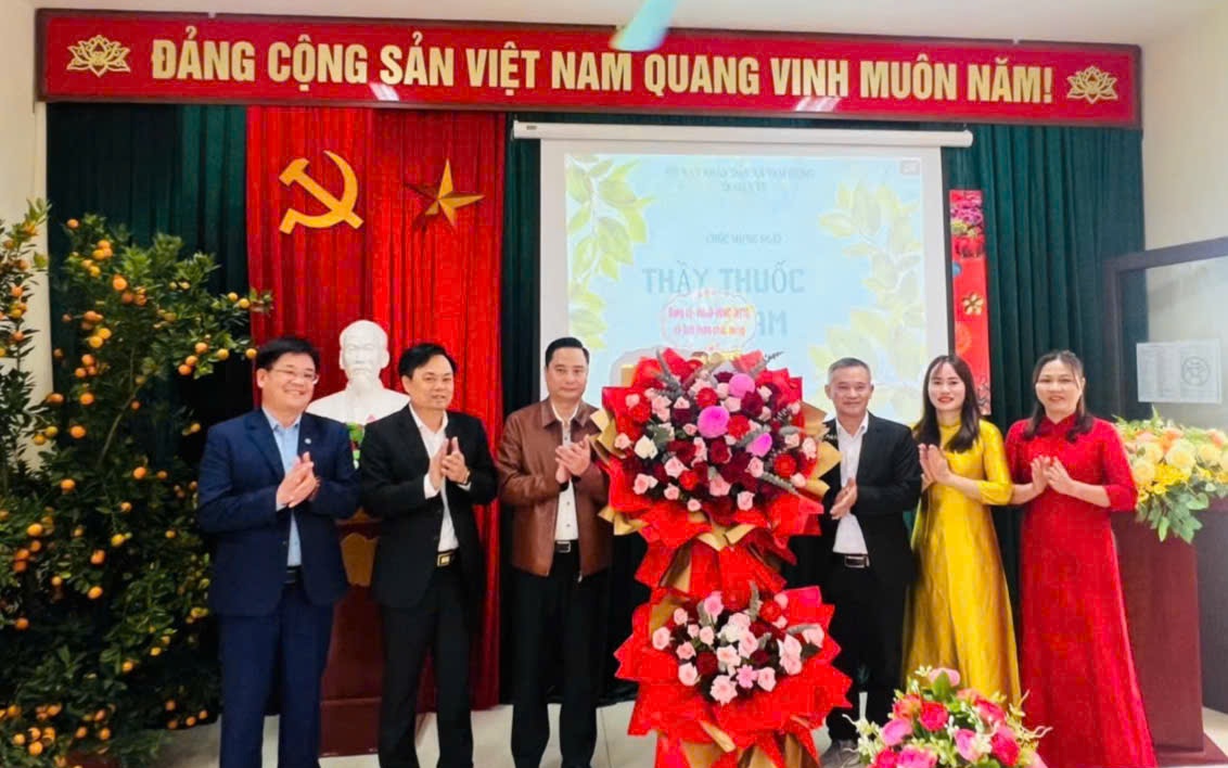 Trạm Y tế xã Tam Hưng gặp mặt kỷ niệm Ngày Thầy thuốc Việt Nam 27/2: Tôn vinh những người tận tụy vì sức khỏe nhân dân