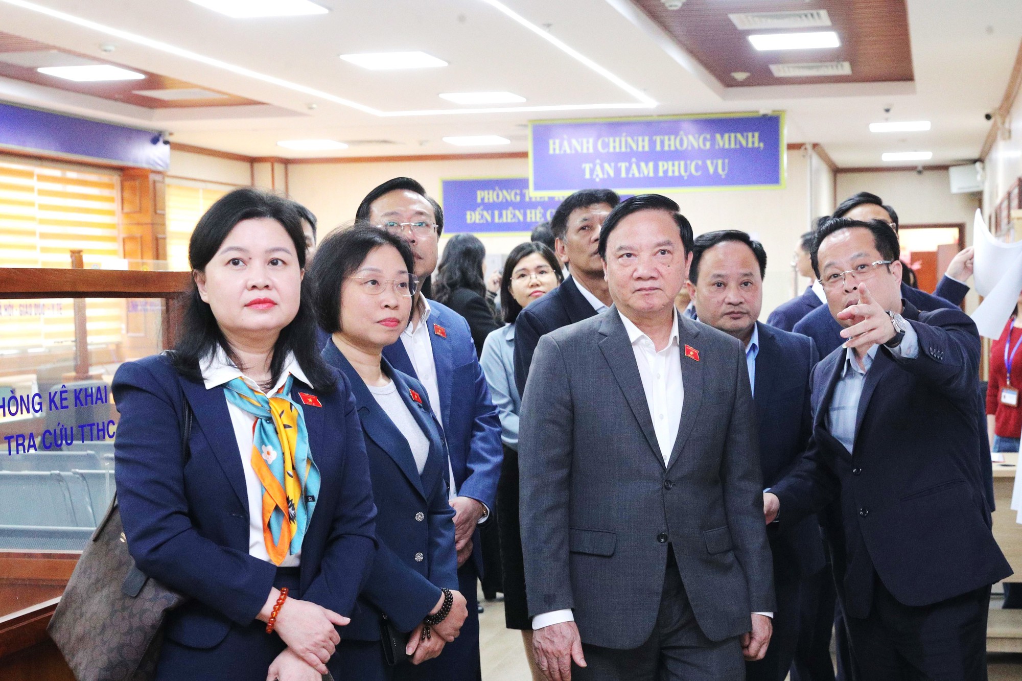 Phó Chủ tịch Quốc hội Nguyễn Khắc Định giám sát, kiểm tra công tác bầu cử tại Hà Nội- Ảnh 9.