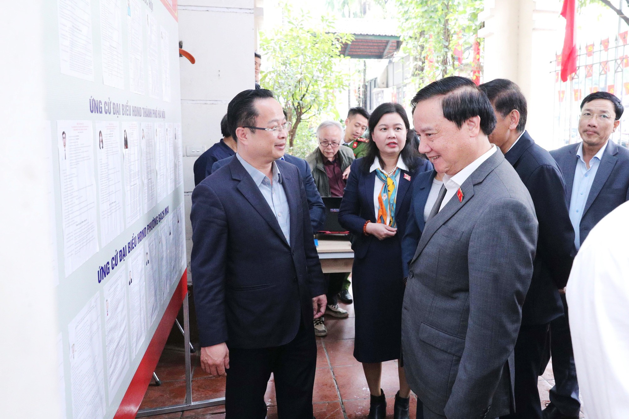 Phó Chủ tịch Quốc hội Nguyễn Khắc Định giám sát, kiểm tra công tác bầu cử tại Hà Nội- Ảnh 11.