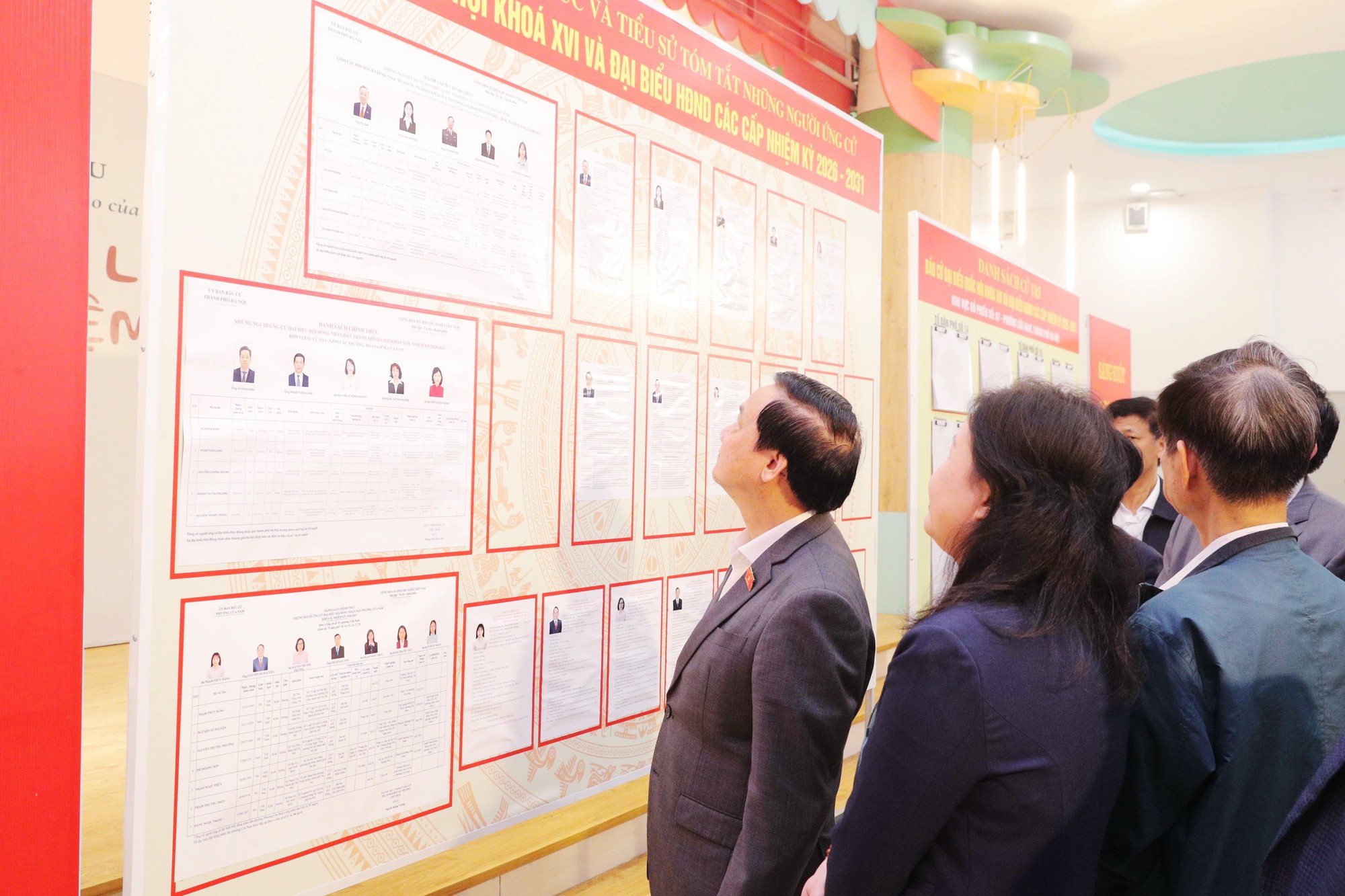 Phó Chủ tịch Quốc hội Nguyễn Khắc Định giám sát, kiểm tra công tác bầu cử tại Hà Nội- Ảnh 12.