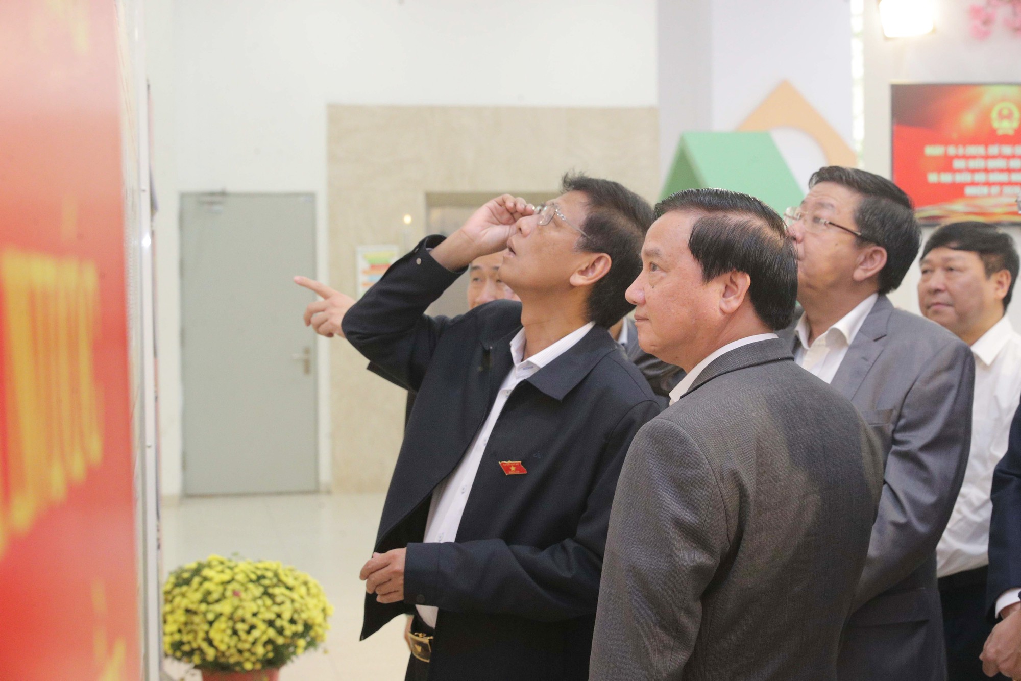 Phó Chủ tịch Quốc hội Nguyễn Khắc Định giám sát, kiểm tra công tác bầu cử tại Hà Nội- Ảnh 13.