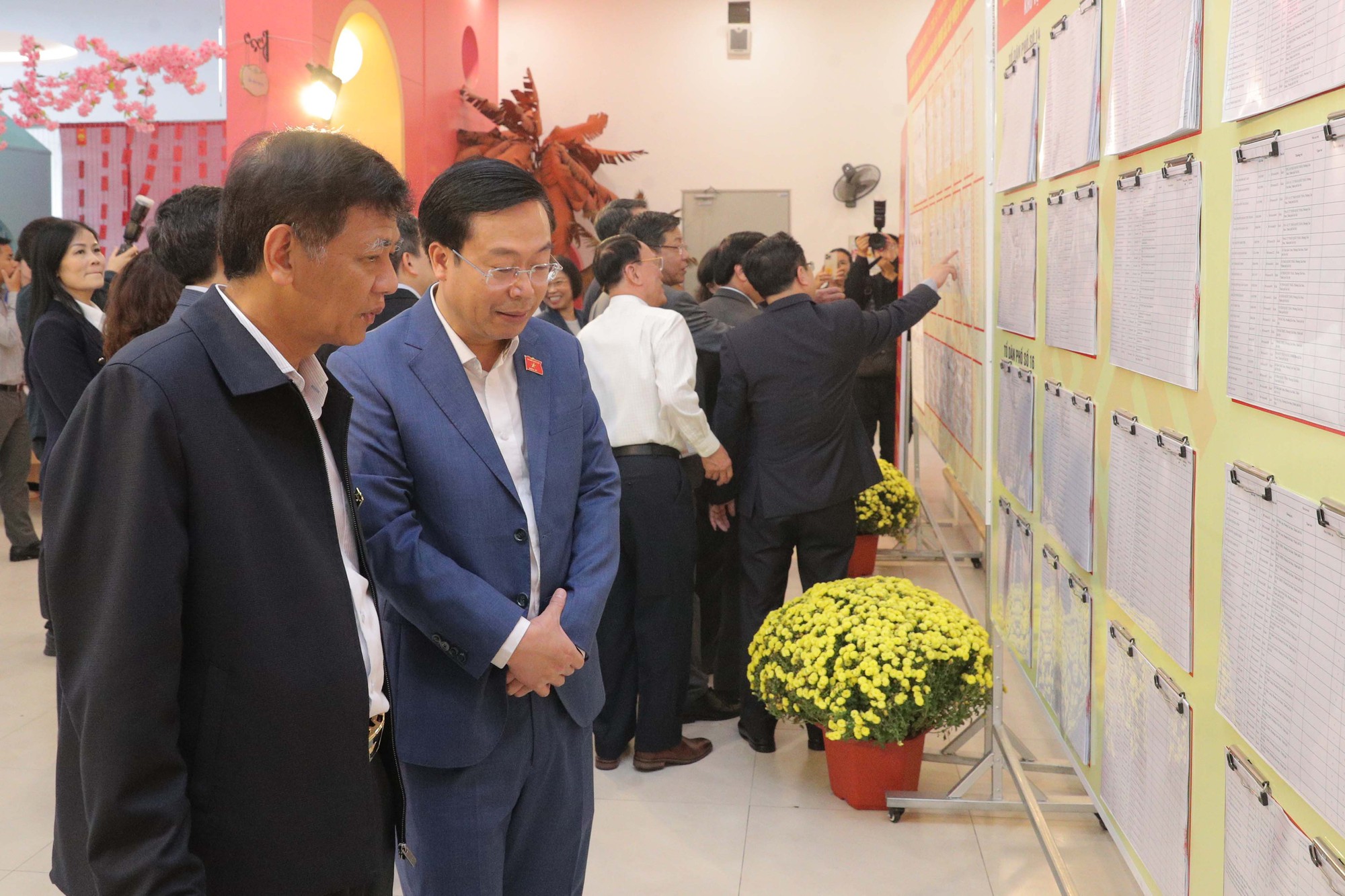 Phó Chủ tịch Quốc hội Nguyễn Khắc Định giám sát, kiểm tra công tác bầu cử tại Hà Nội- Ảnh 14.