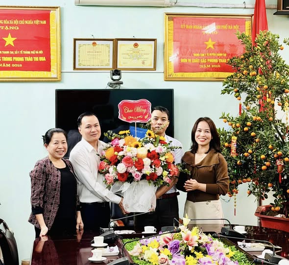 ĐỒNG CHÍ VŨ QUỲNH – CHỦ TỊCH UBND XÃ THANH OAI THĂM, CHÚC MỪNG CÁC CƠ SỞ Y TẾ NHÂN KỶ NIỆM 71 NĂM NGÀY THẦY THUỐC VIỆT NAM (27/2/1955 – 27/2/2026)- Ảnh 1.