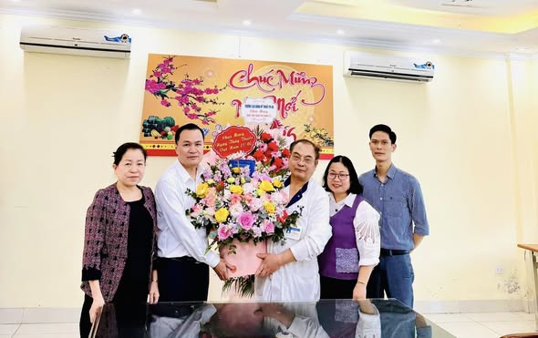 ĐỒNG CHÍ VŨ QUỲNH – CHỦ TỊCH UBND XÃ THANH OAI THĂM, CHÚC MỪNG CÁC CƠ SỞ Y TẾ NHÂN KỶ NIỆM 71 NĂM NGÀY THẦY THUỐC VIỆT NAM (27/2/1955 – 27/2/2026)- Ảnh 2.