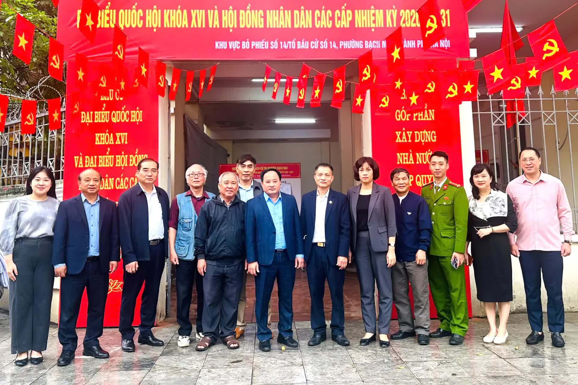 Phường Bạch Mai khẩn trương chuẩn bị công tác bầu cử, sẵn sàng cho Ngày hội non sông- Ảnh 4.